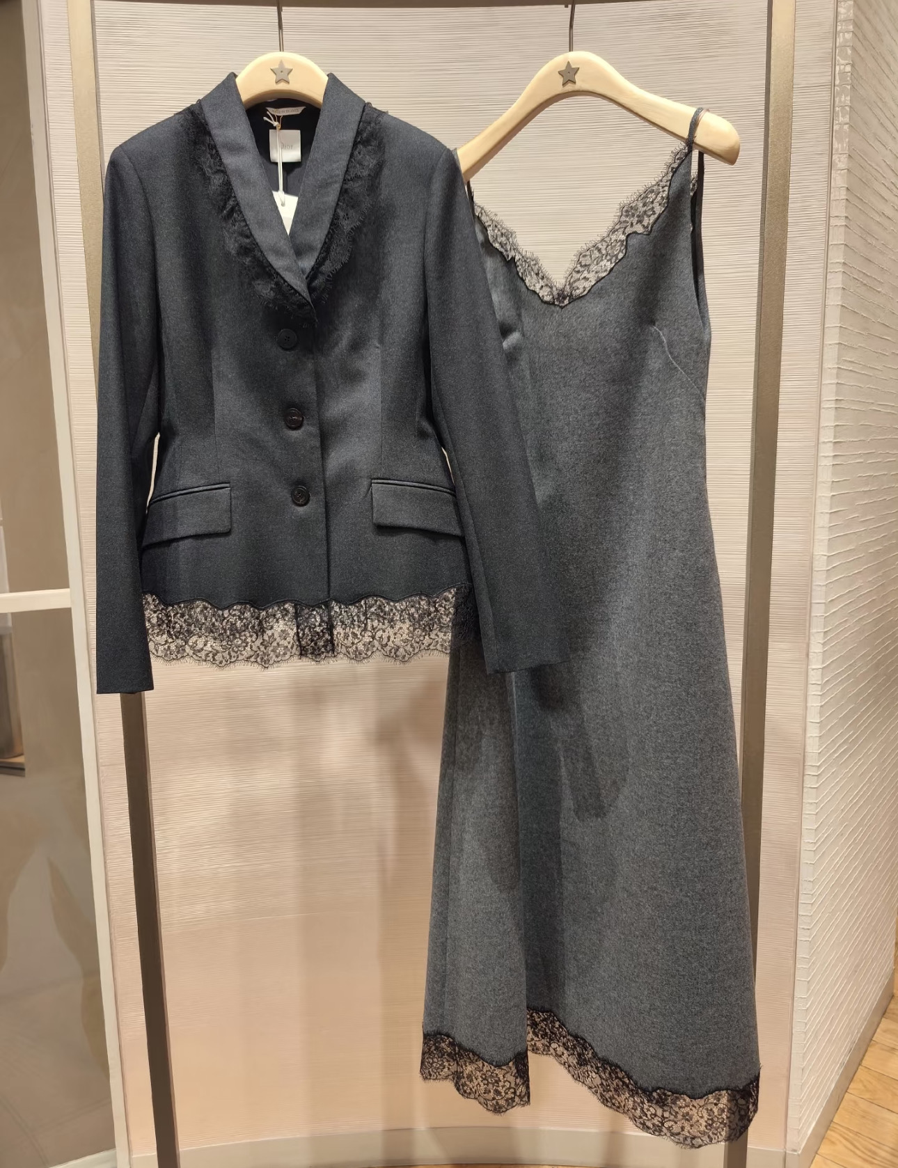 NO:911199,Jackets and skirts official website reference,,skirts,jackets & coats,19860909外套 半裙官网参考,,skirts,jackets & coats,,Women's clothing