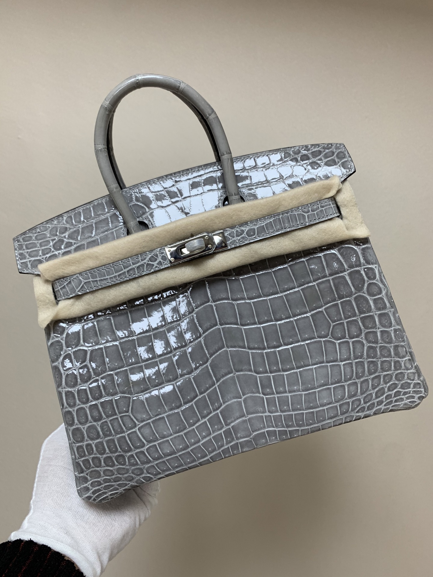 NO:699404,Platinum 25 Nile (glacier gray) 3 pieces of leather handmade thread, the texture is very beautiful. Hermes, hermes, Hermes,19860909铂金25尼罗( 冰川灰 )3张皮对版手工线,大漂亮了这个纹理.,爱马仕,hermes,Hermes,,Bag