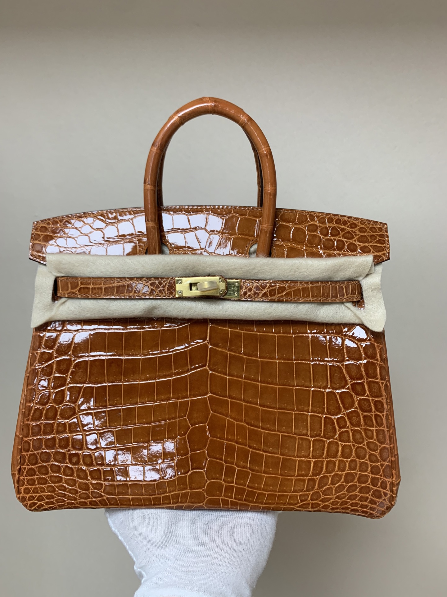 NO:699409,Platinum 25 Nile (golden brown) 3 pieces of leather hand-made thread, gold and silver buckles complete. Hermes, hermes, Hermes,19860909铂金25尼罗( 金棕色 )3张皮对版手工线,金银扣齐全.,爱马仕,hermes,Hermes,,Bag