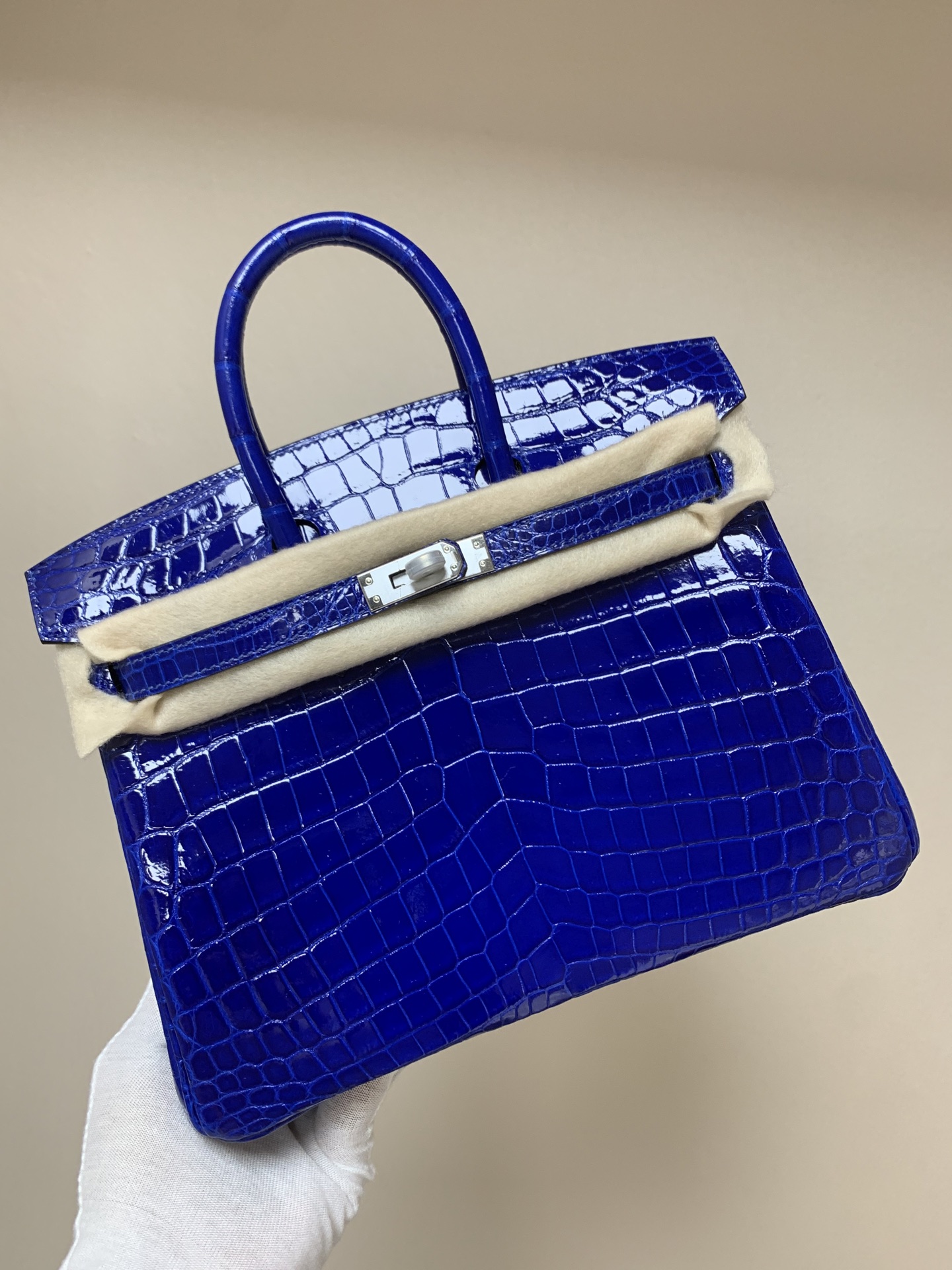 NO:699426,Platinum 25 Nile high gloss 3 pieces of leather in electro-optical blue, complete with gold and silver buckles. Hermes, hermes, Hermes,19860909铂金25尼罗高光3张皮对版电光蓝,金银扣齐全.,爱马仕,hermes,Hermes,,Bag
