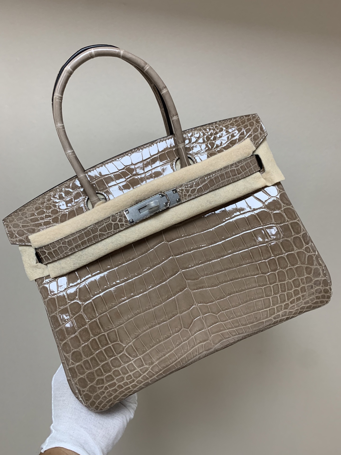 NO:699437,Platinum 30 high-gloss Nile, milk tea color 3 pieces of leather handmade thread, gold and silver buckles complete., Hermes, hermes, Hermes,19860909铂金30高光尼罗,奶茶色3张皮对版手工线,金银扣齐全.,爱马仕,hermes,Hermes,,Bag