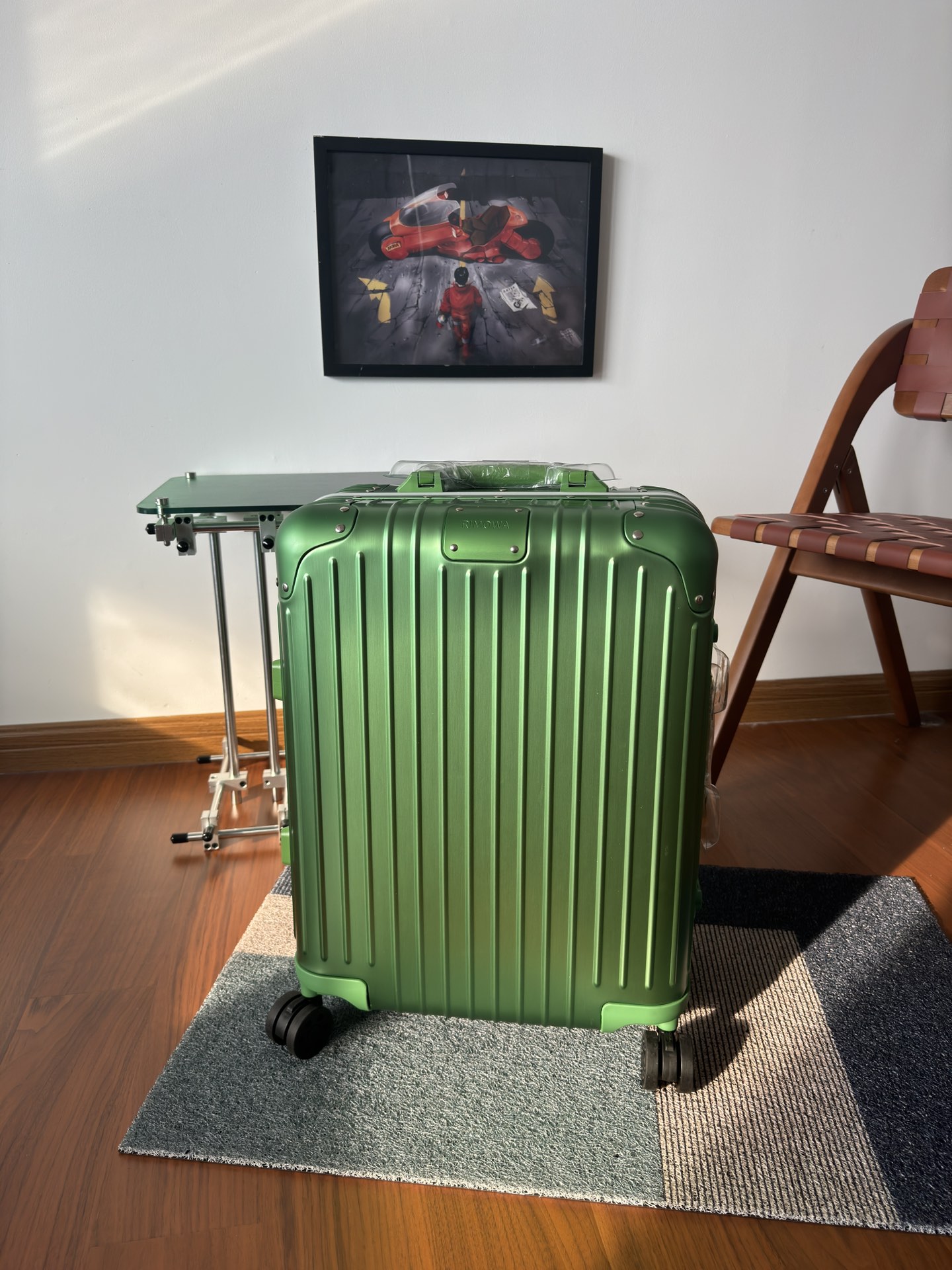 NO:269876,24 new colors, Nether Green, Original 20-inch aluminum-magnesium alloy travel box, classic model, public price. All valuable items are sent to SF Express on-duty, please accept them in person. The size is 55×40×20cm, capacity is 31L, and weight is about 4kg. It is made of aluminum-magnesium alloy precision craftsmanship imported from Germany, matched with a unique groove design, and integrated telescopic handle adjustment, providing you with a comfortable and smooth operating experience. Innovative TSA customs lock, safe and stable. Equipped with Multiwheel roller system, all-round rollers, quiet and easy to control. The new color scheme that has just been released on the official market continues to rise. We can buy it for only 1/10 of the price.1986090924款新配色,幽冥绿,Original 20寸铝镁合金行旅箱,经典款,公价元.贵重物品一律发顺丰到付,请当面验收. 尺寸55×40×20cm,容量31L,重量约为4kg左右.采用德国进口的铝镁合金精工打造,搭配独特凹槽设计,伸缩式拉手一体化无极调节,为您提供舒适、流畅的操作体验.创新TSA海关锁,安全稳固.搭载Multiwheel滚轮系统,全方位滚轮,安静易操控.官方刚刚发售的新款配色,价格持续上涨,我们仅需1/10价格便可入手.,,luggage