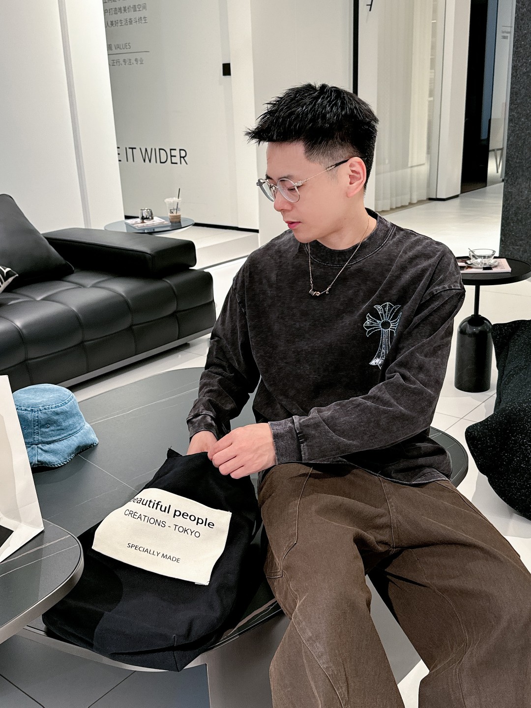 NO:527784,High-version Chrome Hearte CH Cross letter printing pullover round neck long T sweatshirt Light luxuryism Must-have items for men and women's daily commuting outfits Correct version Random comparison Detailed features · Use 420g pure cotton double yarn fish scale terry fabric · Facial dust-free wool craft bottom wool absorb environmentally friendly active dye · Imported high-definition Kangli digital machine printing + diamond · Preparatory garment dyeing Then faded fried snowflake craft · Wash and make old again General washing and lifting effect · Double-needle car thread cross-seaming · Original owner label washing tag moisture-proof paper packaging Color black/gray Size S M L XL,,chrome hearts,chrome hearts,hoodie,sweatshirts,alexander wang19860909高版本 Chrome Hearte克罗心 CH 十字架字母印花套头圆领长T卫衣 轻奢主义 男女日常通勤穿搭必备单品 正确版本 随意对比 详细特征 · 采用420克纯棉双纱鱼鳞毛圈面料 · 面部无尘烧毛工艺 底部吸毛 环保活性染 · 进口高清康力数码机器印花＋烫钻 · 成衣做件染 再做褪色炒雪花工艺 · 再次水洗做旧 普洗提升效果 · 双针车线跨缝工艺 · 原版主唛水洗吊牌防潮纸包装 颜色黑色/灰色 尺码S M L XL,,chrome hearts,chrome hearts,hoodie,sweatshirts,alexander wang,Men's clothing