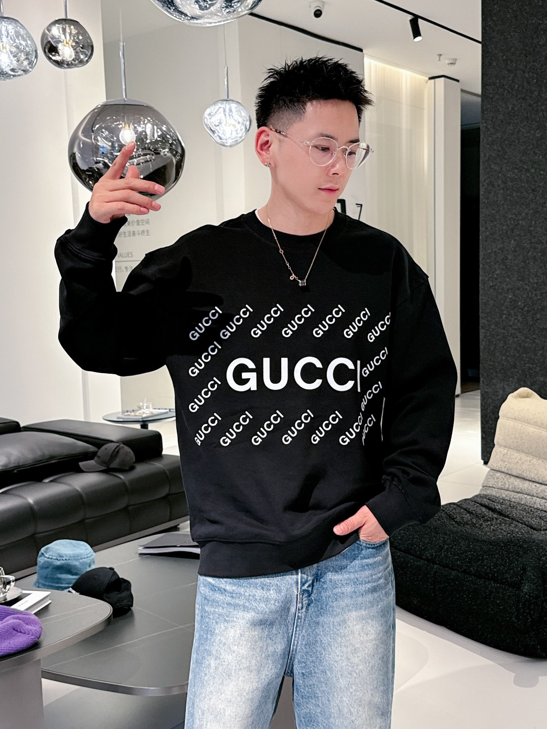 NO:527778,High-version GU24FW autumn and winter new round neck sweatshirt fabric order combed cotton after washing 420 grams, fixed dye thread, comfortable and breathable, slightly loose design and tailoring, unique and fashionable style, same style for men and women, color: black apricot S M L XL,,hoodie, sweatshirts, alexander wang19860909高版本 GU24FW秋冬新款圆领卫衣 面料客订精梳棉洗水后420克 定染螺纹 舒适透气 微宽松设计裁剪兼具个性时尚范儿 男女同款  颜色:黑 杏 S M L XL,,hoodie,sweatshirts,alexander wang,Men's clothing