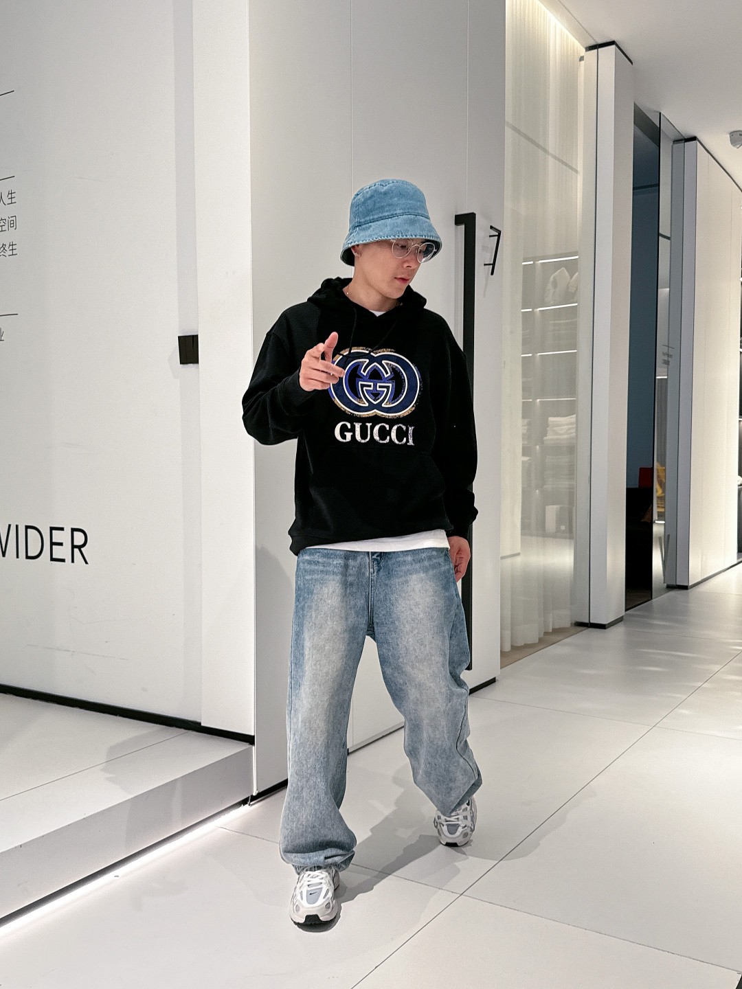 NO:527759,High-version GU stickers full of print jacquard letters printed hat-collar sweatshirt Light luxuryism Must-have items for men and women's daily commuting outfits Correct version Welcome to compare Detailed features · Use 420g pure cotton double yarn fish scale terry fabric · Facial dust-free wool craft bottom wool absorbent environmentally friendly active dye · Three-dimensional glue pressing + printing + patch · Double-needle thread cross-seaming · Original model's water-washed tag moisture-proof paper packaging Color black/accent Size S M L XL,,hoodie,sweatshirts,hats,alexander wang19860909高版本 GU贴布满印提花字母印花帽领卫衣 轻奢主义 男女日常通勤穿搭必备单品 正确版本 欢迎对比 详细特征 · 采用420克纯棉双纱鱼鳞毛圈面料  · 面部无尘烧毛工艺 底部吸毛 环保活性染 · 立体哇胶烫压＋印花＋贴布 · 双针车线跨缝工艺 · 原版主唛水洗吊牌防潮纸包装 颜色黑色/杏色 尺码S M L XL,,hoodie,sweatshirts,hats,alexander wang,Men's clothing