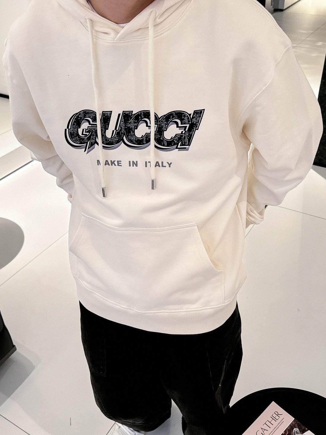 NO:527775,High-version GU stickers full of print jacquard letters printed hat-collar sweatshirt Light luxuryism Must-have items for men and women's daily commuting outfits Correct version Welcome to compare Detailed features · Use 420g pure cotton double yarn fish scale terry fabric · Facial dust-free wool burning process Bottom wool absorbing environmentally friendly reactive dyeing · Printing + patch · Double-needle thread cross-seaming process · Original model label washing tag moisture-proof paper packaging Color apricot color Size S M L XL,,hoodie,sweatshirts,hats,alexander wang19860909高版本 GU贴布满印提花字母印花帽领卫衣 轻奢主义 男女日常通勤穿搭必备单品 正确版本 欢迎对比 详细特征 · 采用420克纯棉双纱鱼鳞毛圈面料  · 面部无尘烧毛工艺 底部吸毛 环保活性染 · 印花＋贴布 · 双针车线跨缝工艺 · 原版主唛水洗吊牌防潮纸包装 颜色杏色 尺码S M L XL,,hoodie,sweatshirts,hats,alexander wang,Men's clothing