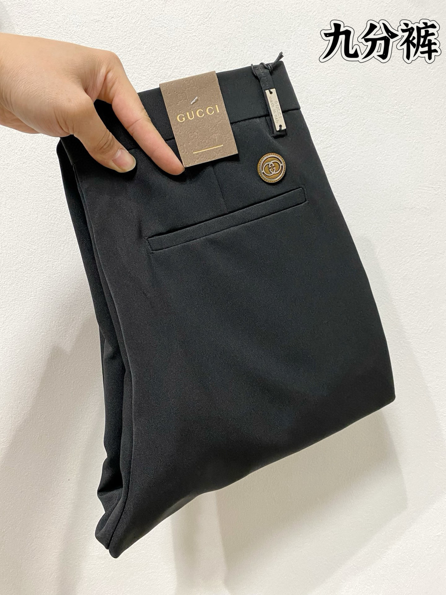 NO:450114,GUCCI casual pants trousers [9-crop pants] 2025SS spring and summer new style, high-end custom pants special fabric, custom original hardware, heavy industry technology, fine line, custom fabric, soft and comfortable, significant texture, exquisite auxiliary materials, excellent upper body effect, complete three standards, standard sizes 28-38 (no 35),, gucci, alexander wang19860909GUCCI古奇 休闲裤 西裤【九分裤】2025SS春夏新款 高级定制裤子专用面料 定制原版五金 重工工艺打造 车工走线精细 定制面料 柔软舒适 质感显著 辅料精美 上身效果超赞 三标齐全 标准尺码28-38（无35）,,gucci,alexander wang,Men's clothing