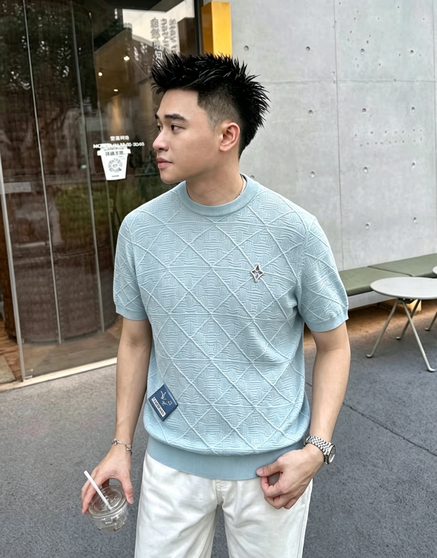 NO:931493,LV Louis Vuitton 2026 spring and summer round neck sweater, true [old money style] selected highly breathable Tencel fabric, comfortable and not stuffy to wear in summer, crisp and stylish, small logo and heavy craftsmanship, simple and not simple, high-end Tencel wool sweater short-sleeved, solid color and simple, fashionable yet luxurious, quality is beyond doubt, the upper body effect is great, size M-4XL, shipped next day,, louis vuitton, louis  vuitton,T-shirt,19860909LV路易威登 2026春夏款圆领针织衫,真正【老钱风】甄选高度透气天丝面料,夏季穿着舒服不闷热,版型挺括有型,小logo重工艺搭配简约不简单,高端级天丝羊毛衫短袖 纯色简约 时尚不失奢华 品质毋庸置疑 上身效果超赞,尺码M-4XL,隔天出货,,louis vuitton,louis vuitton,T-shirt,,Men's clothing