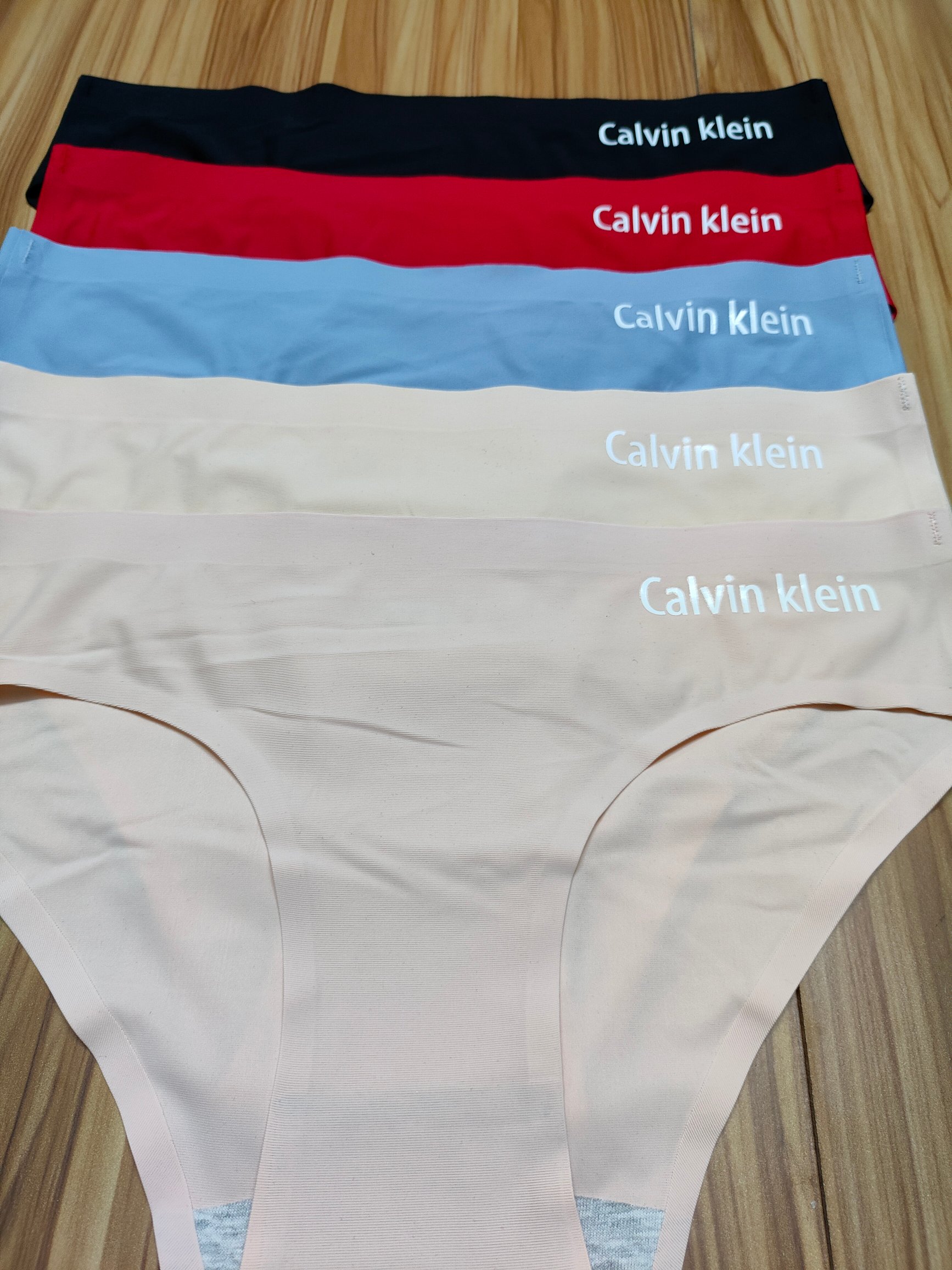 CalvinKleinCKM建议70-80斤L建议80-100斤XL建议100-115斤XXL建议115