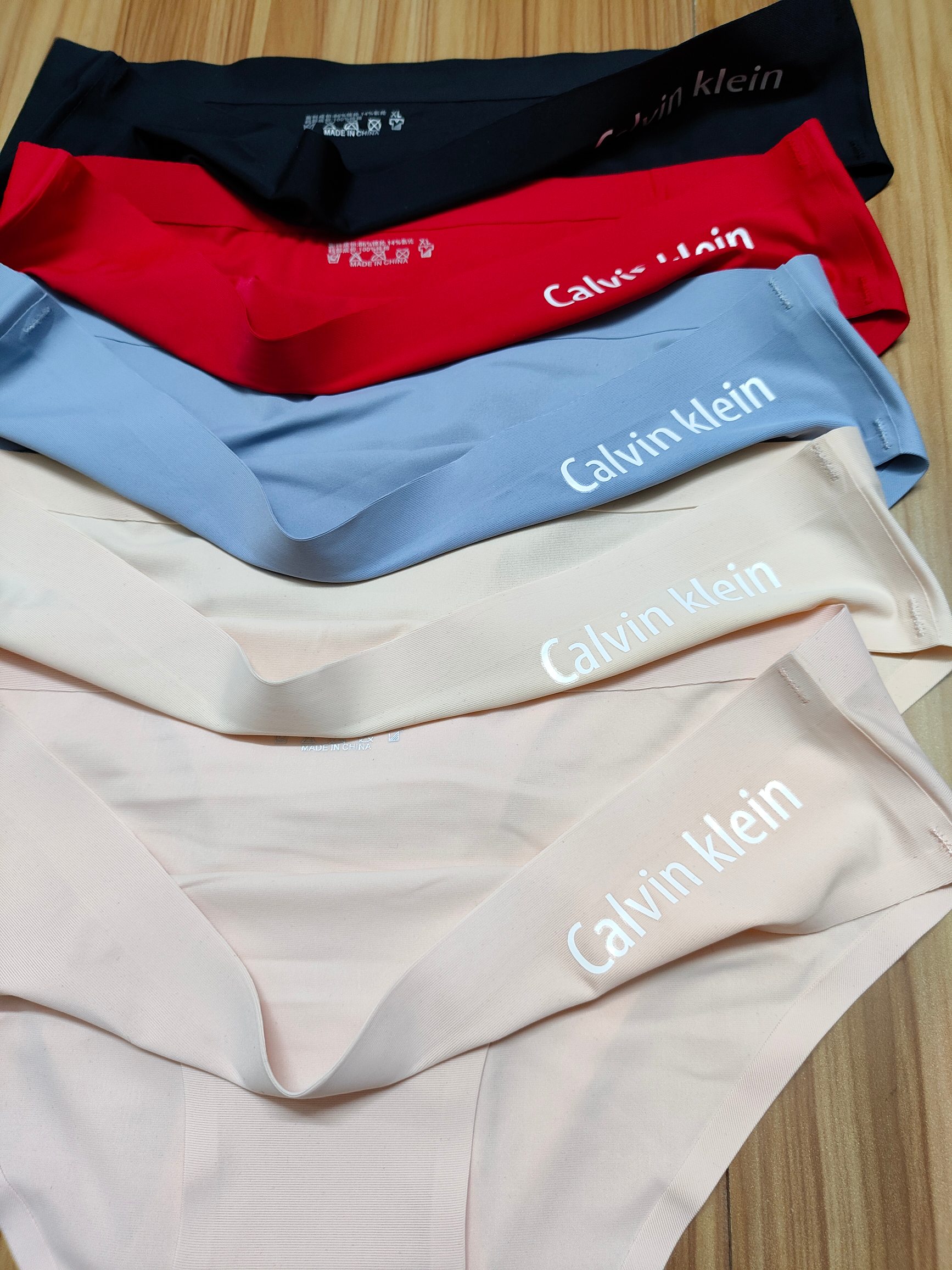 CalvinKleinCKM建议70-80斤L建议80-100斤XL建议100-115斤XXL建议115