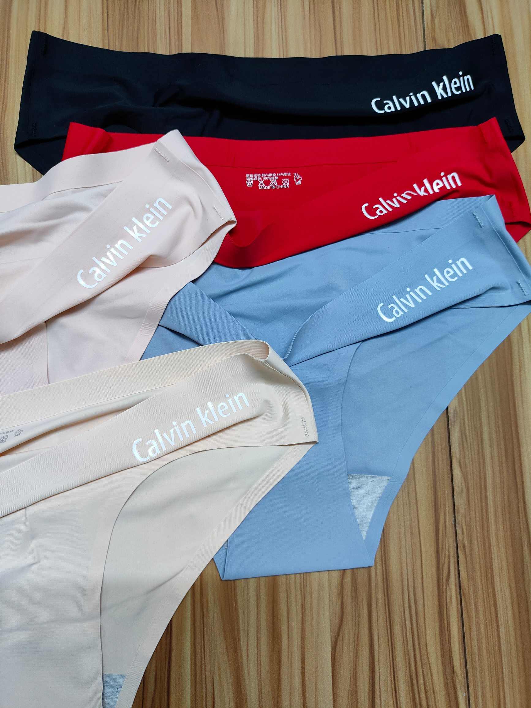 CalvinKleinCKM建议70-80斤L建议80-100斤XL建议100-115斤XXL建议115