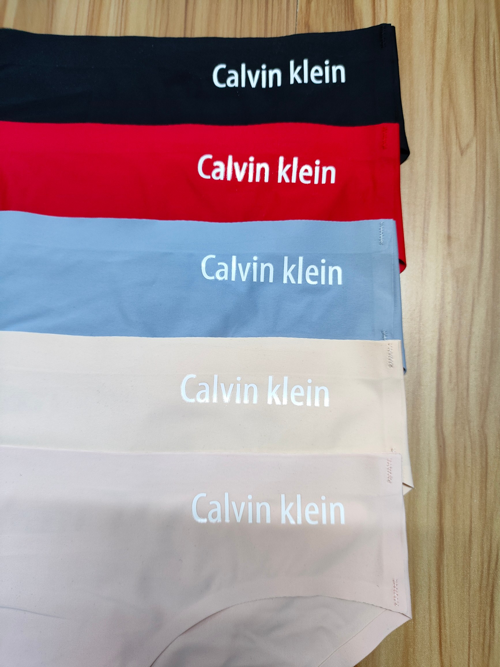 CalvinKleinCKM建议70-80斤L建议80-100斤XL建议100-115斤XXL建议115