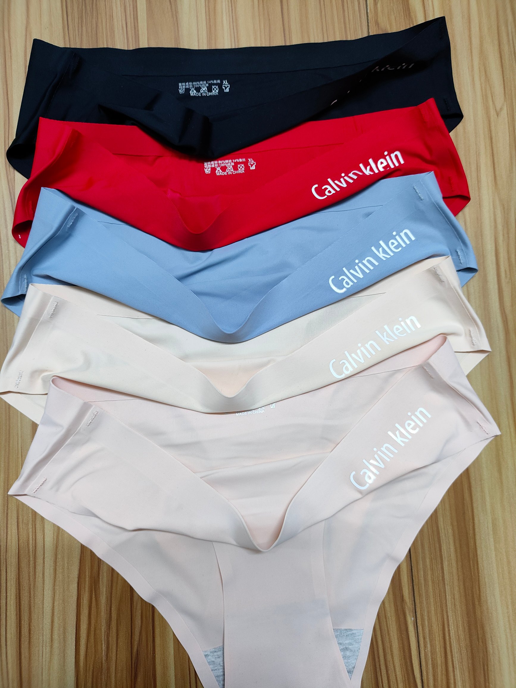 CalvinKleinCKM建议70-80斤L建议80-100斤XL建议100-115斤XXL建议115