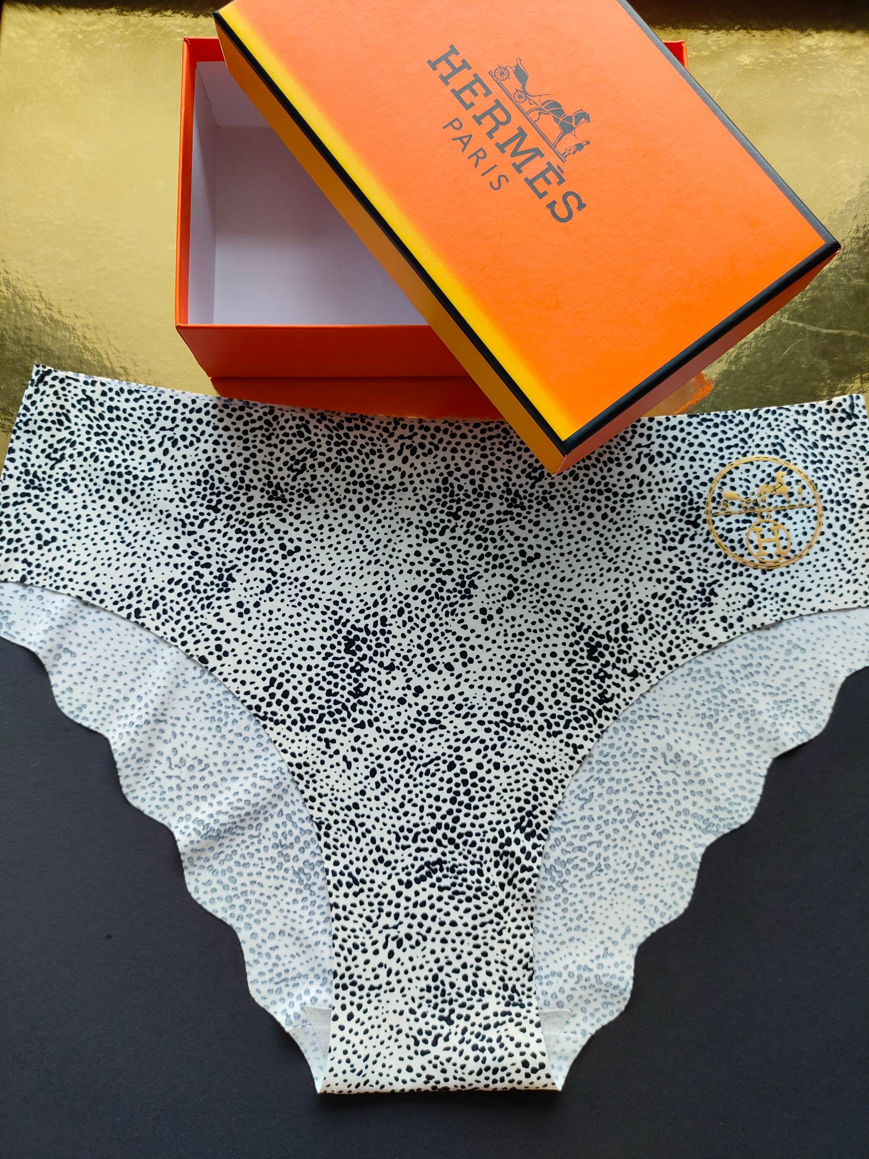  yosasi新品女神内裤 Hermes 爱马仕
S 120-140斤
M 120-160斤
L 160