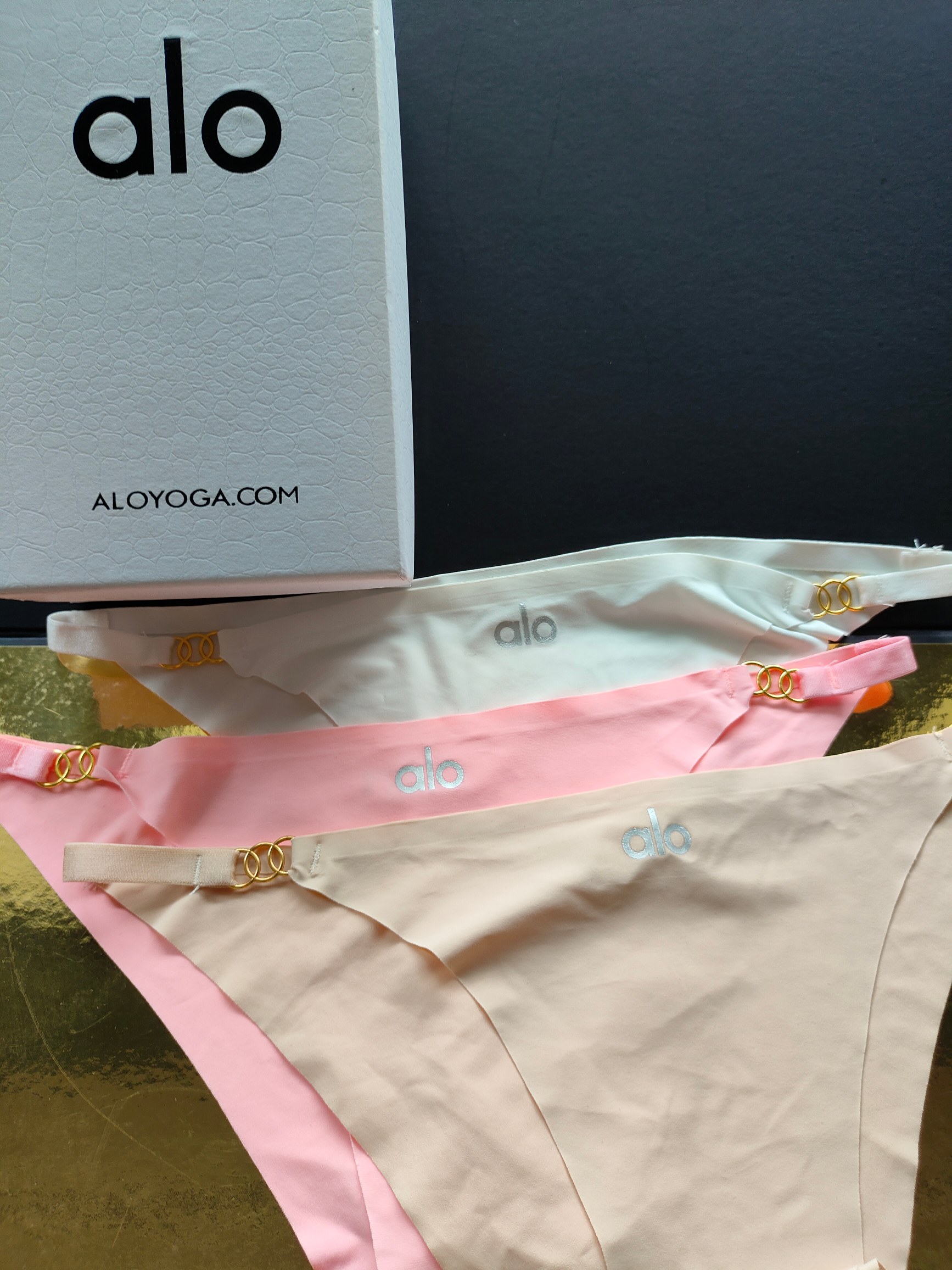  yosasi新品女神内裤 alo
M 建议75-100斤
L 建议100-120斤
XL 建议120-
