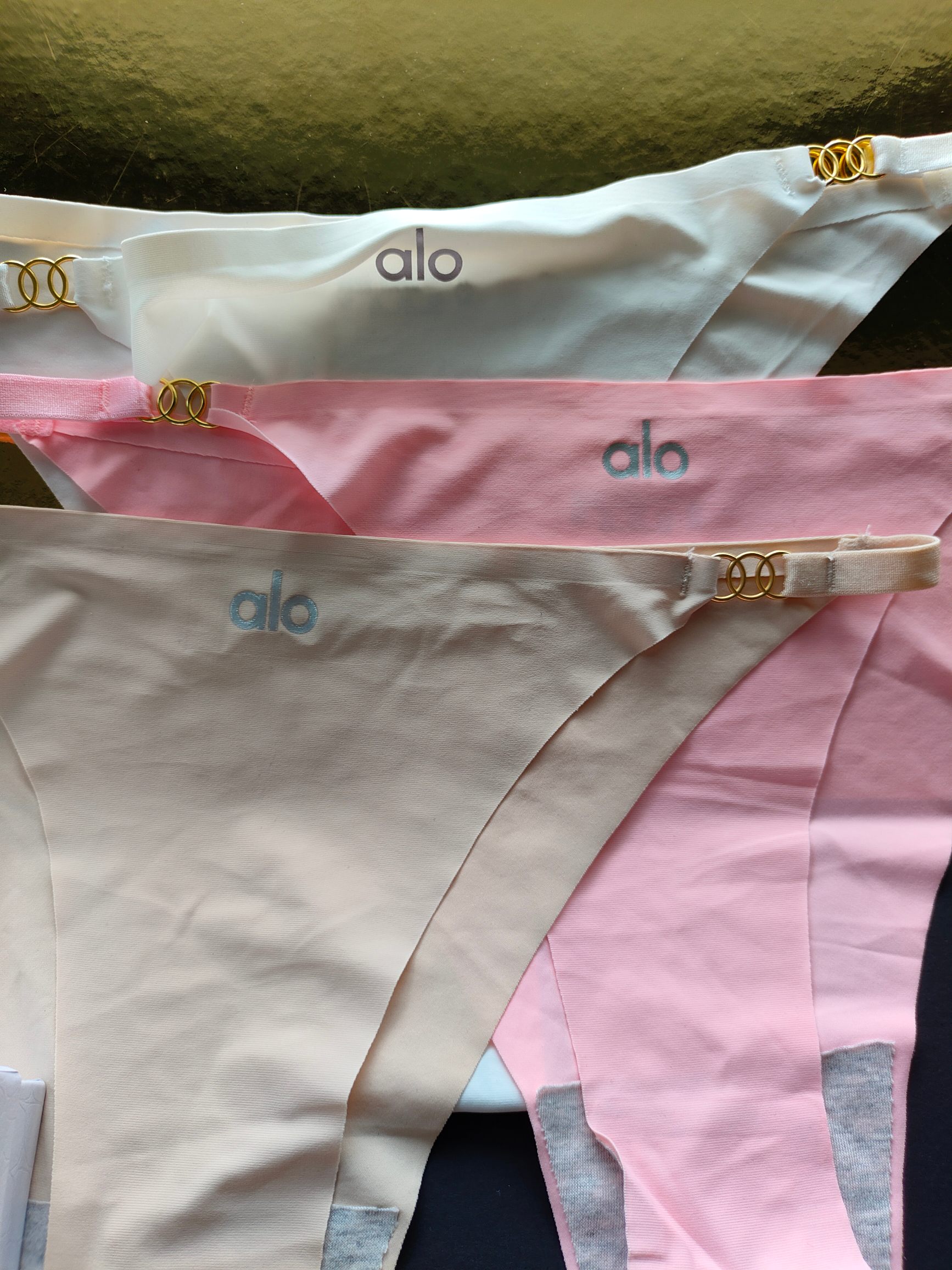  yosasi新品女神内裤 alo
M 建议75-100斤
L 建议100-120斤
XL 建议120-