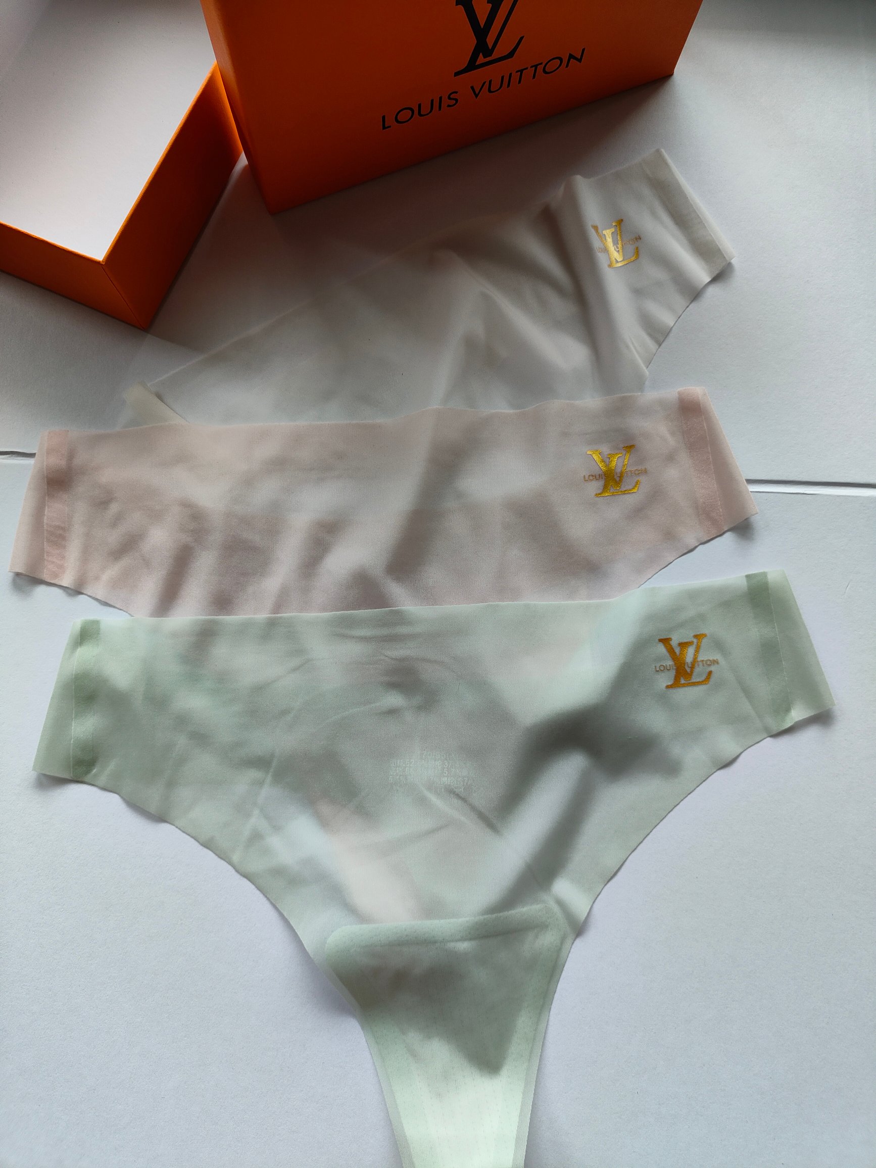  yosasi新品女神内裤 .LOUIS VUITTON. LV
M 80-100斤
L 100-120