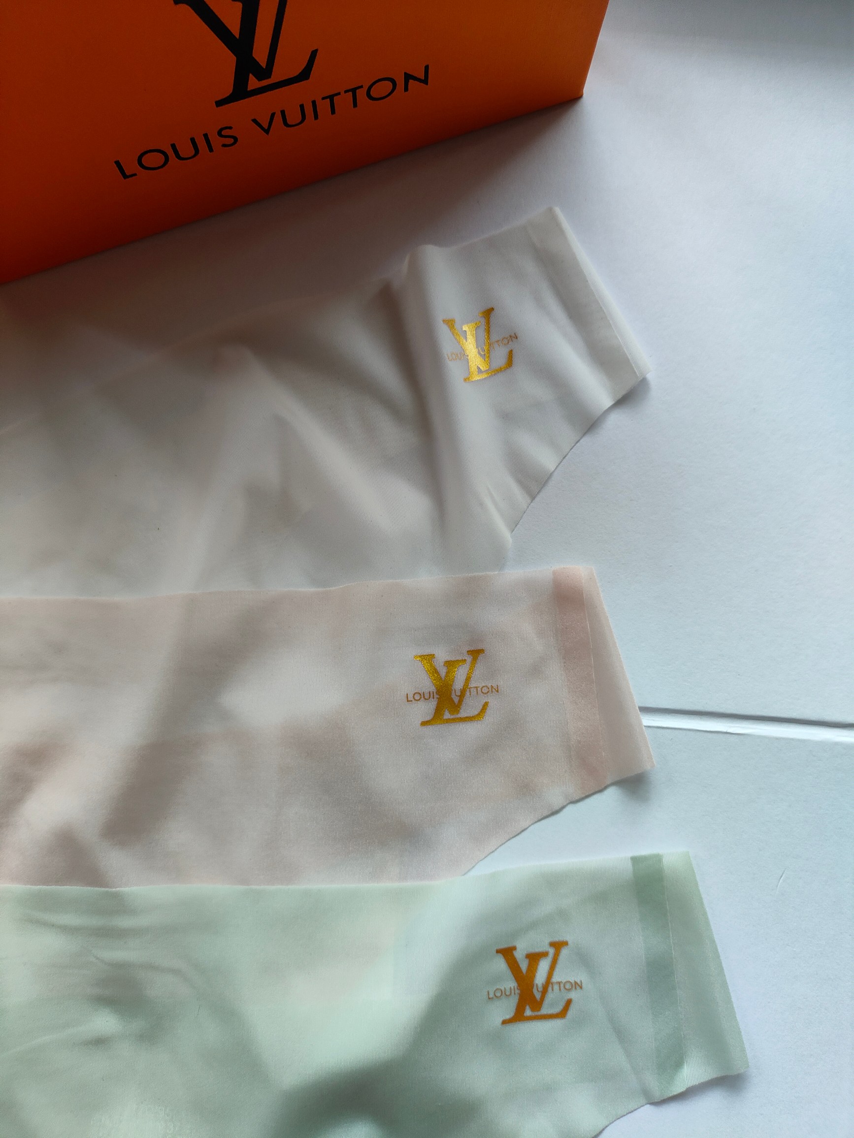  yosasi新品女神内裤 .LOUIS VUITTON. LV
M 80-100斤
L 100-120