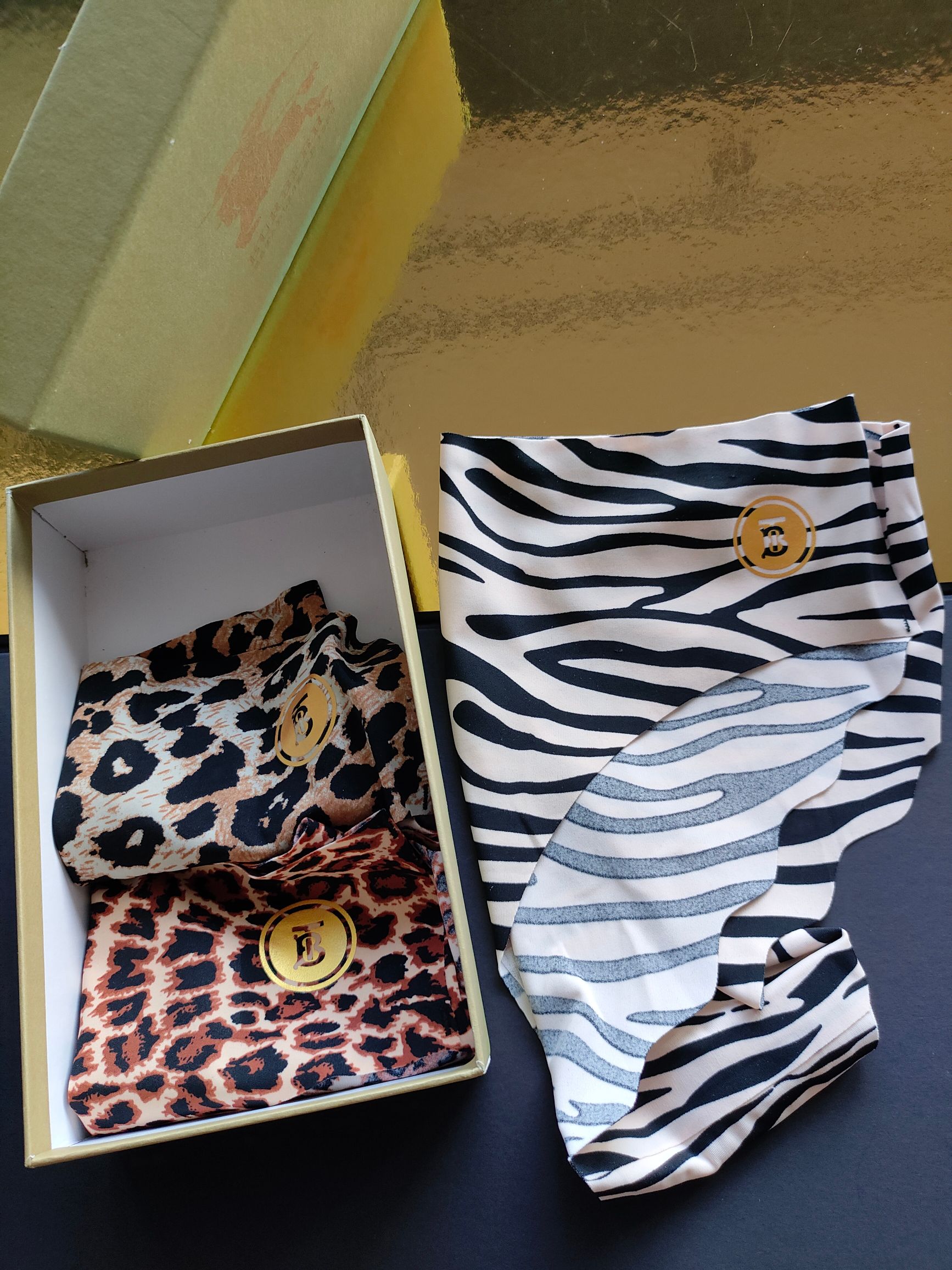  BURBERRY 巴宝莉
S 120-140斤
M 140-160斤
L 160-180斤
XL 18