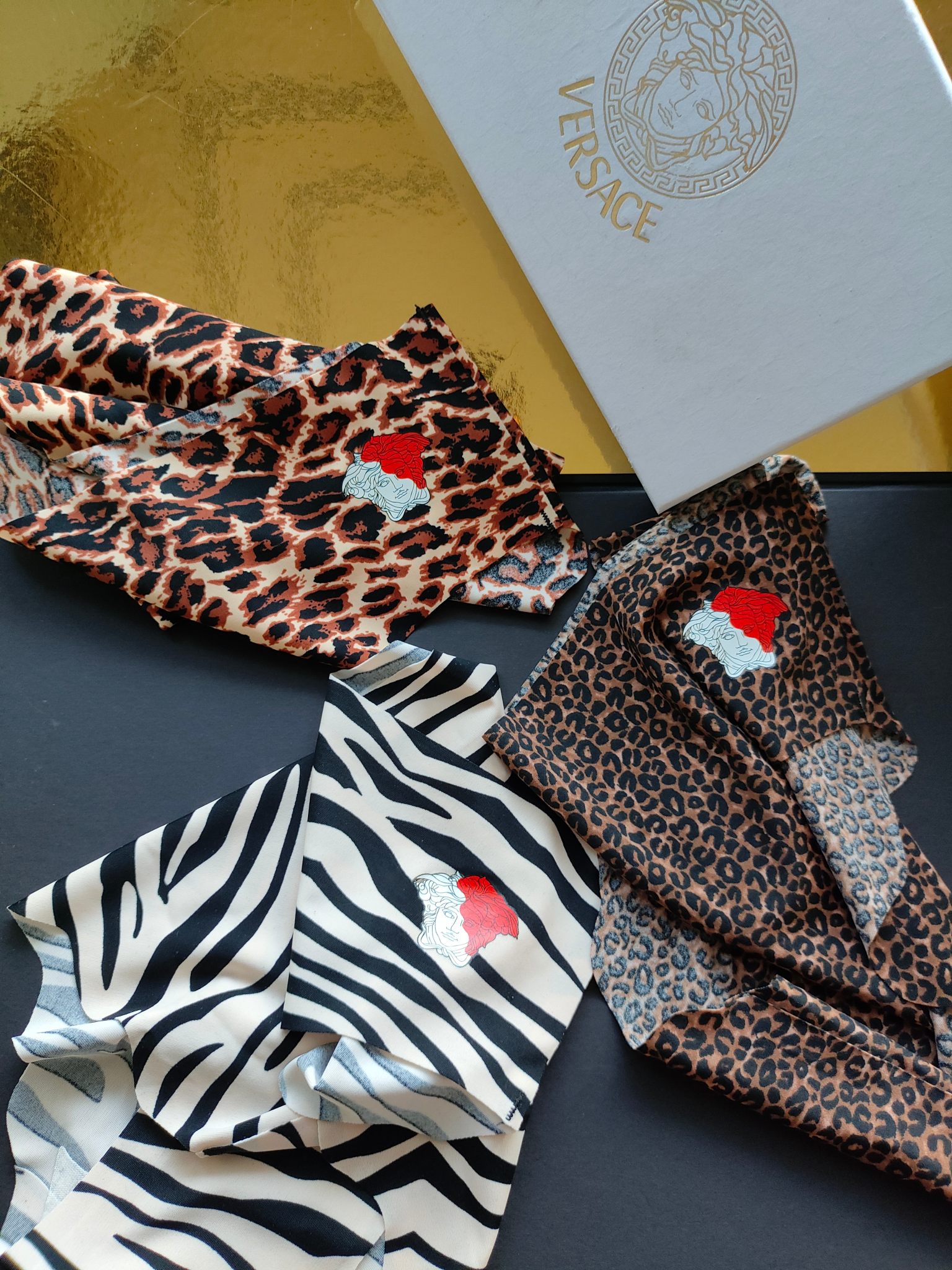 VERSACE 范思哲
S 120-140斤
M 140-160斤
L 160-180斤
XL 180