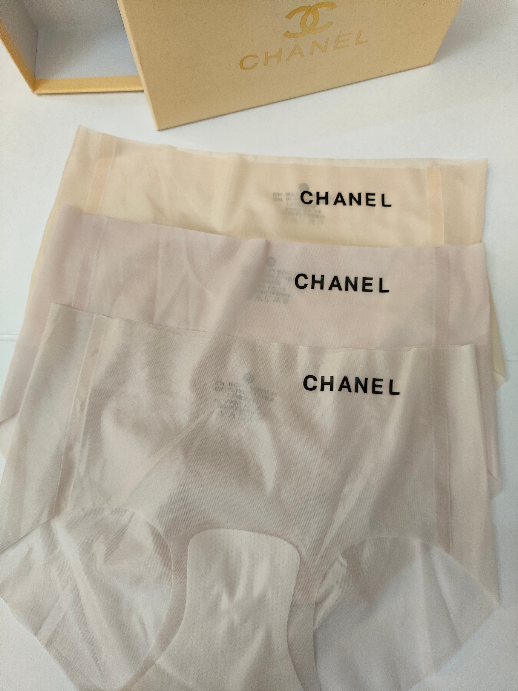 CHANEL 香奈儿M 建议80-100斤L 建议100-120斤XL 建议120-140斤冰丝超薄