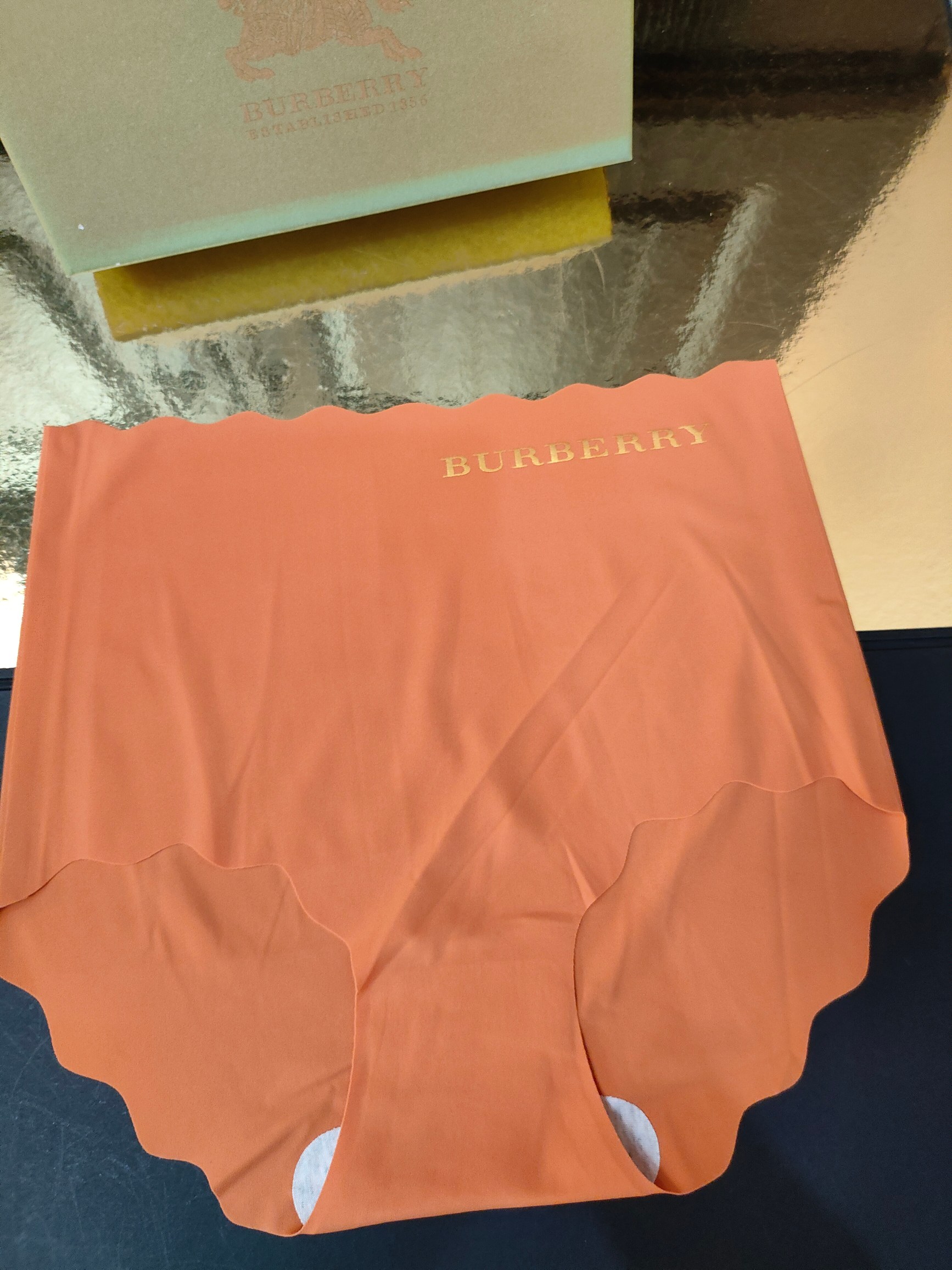 BURBERRY 巴宝莉M 60-80斤L 80-100斤XL 100-120斤XXL 120-140斤