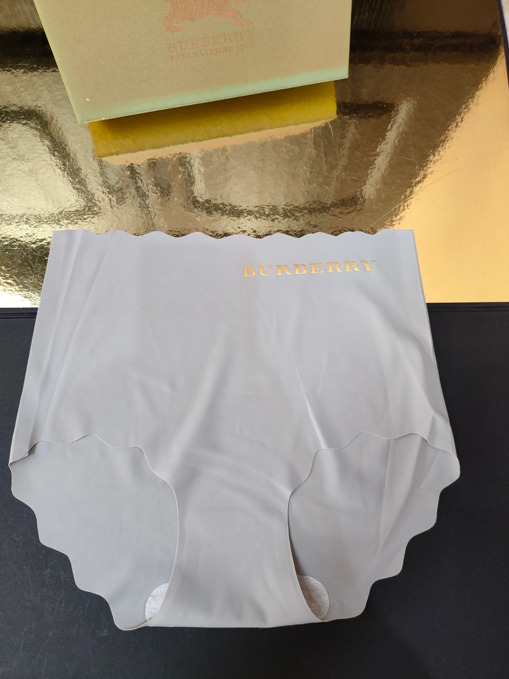 BURBERRY 巴宝莉M 60-80斤L 80-100斤XL 100-120斤XXL 120-140斤