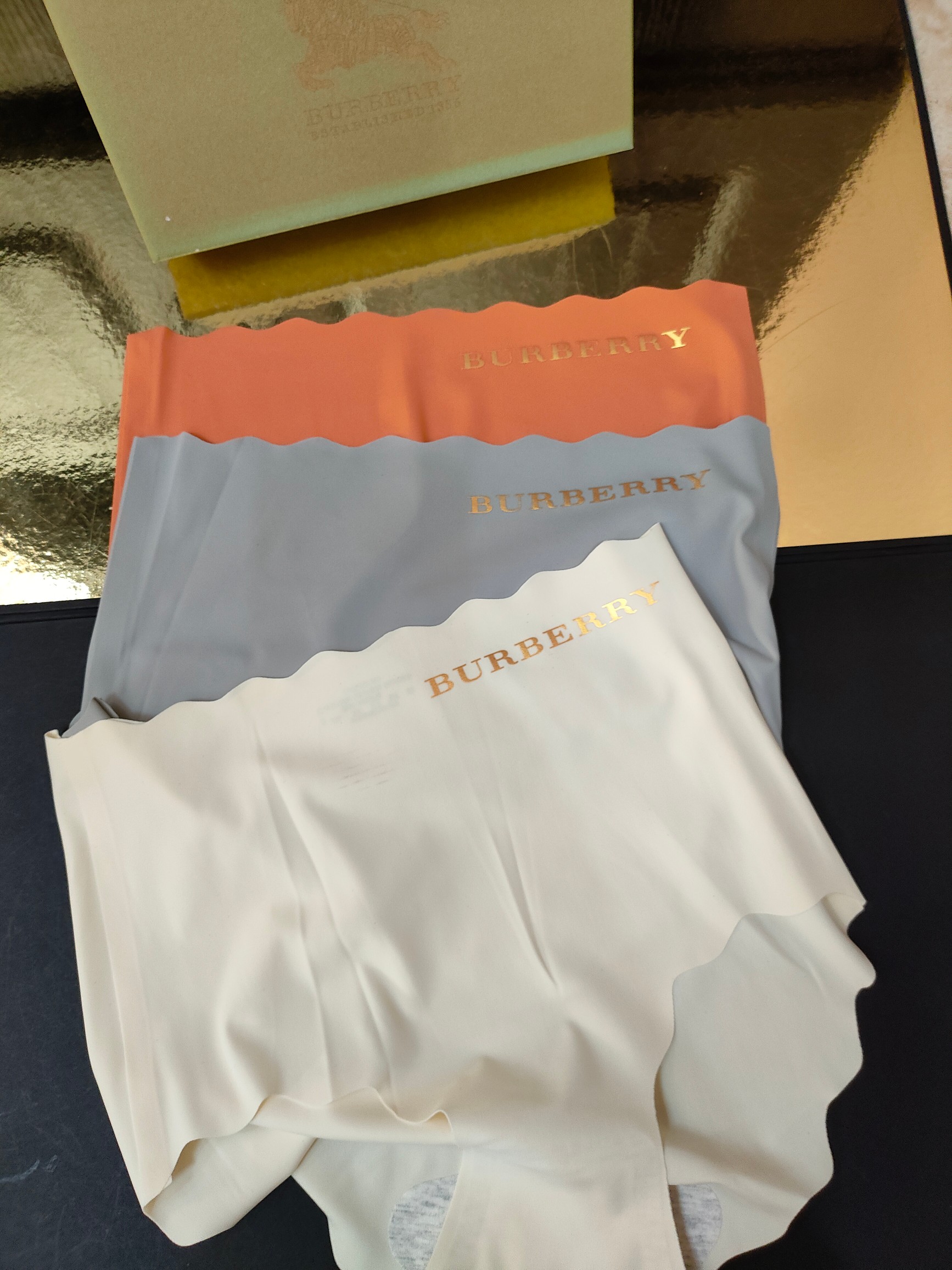 BURBERRY 巴宝莉M 60-80斤L 80-100斤XL 100-120斤XXL 120-140斤