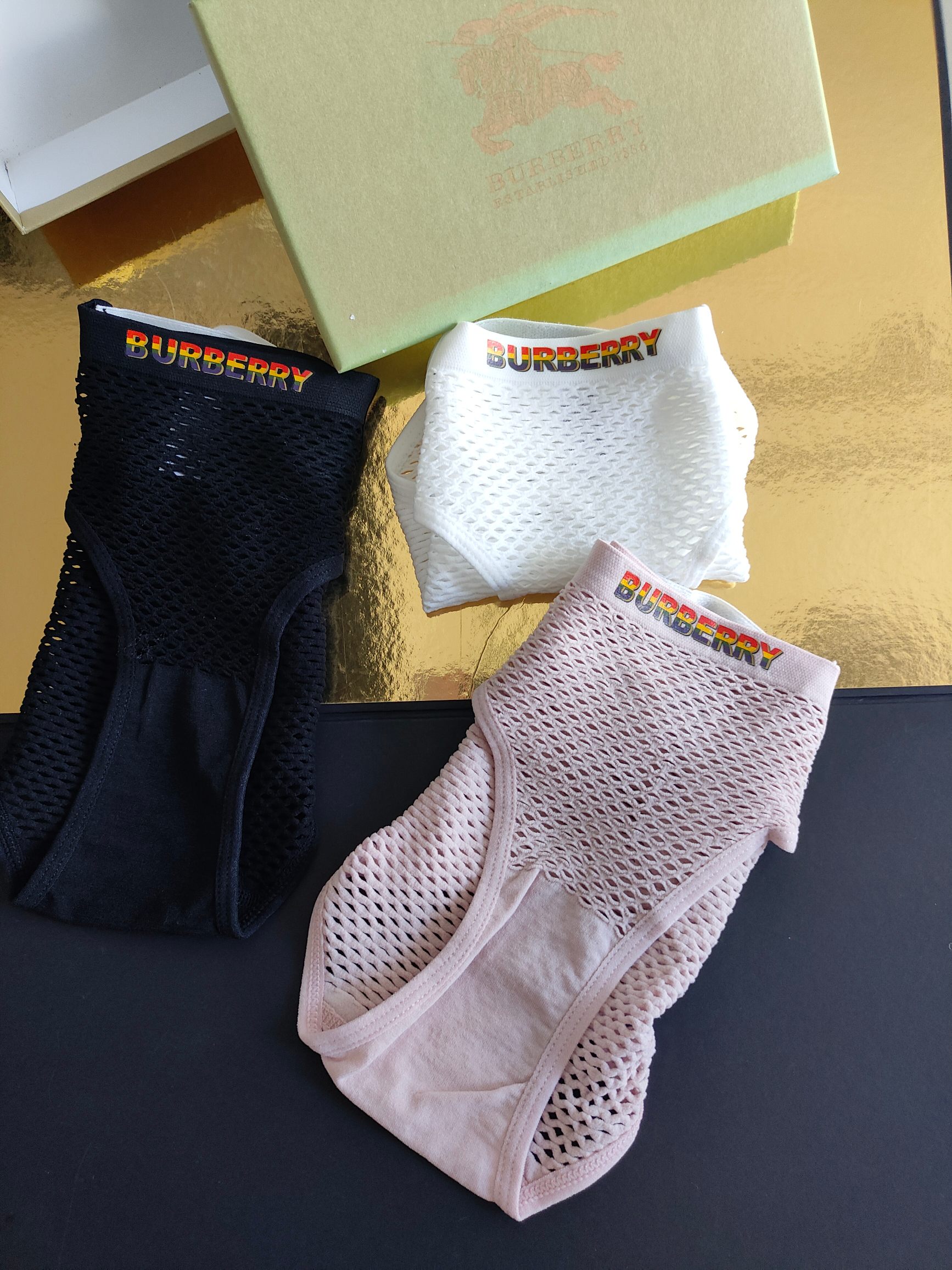 BURBERRY 巴宝莉M 建议80-100斤L 建议100-120斤XL 建议120-140斤全棉