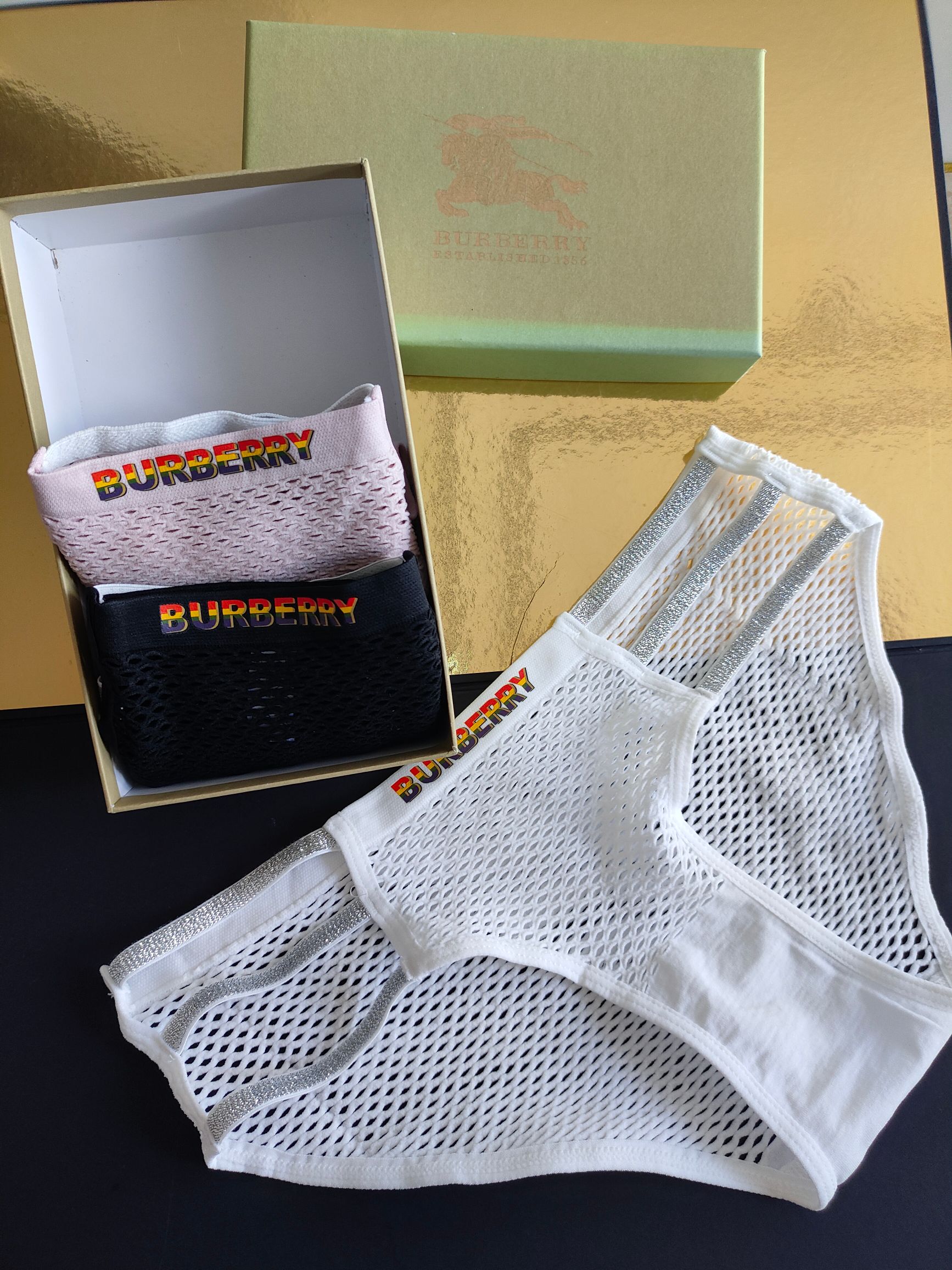 BURBERRY 巴宝莉M 建议80-100斤L 建议100-120斤XL 建议120-140斤全棉