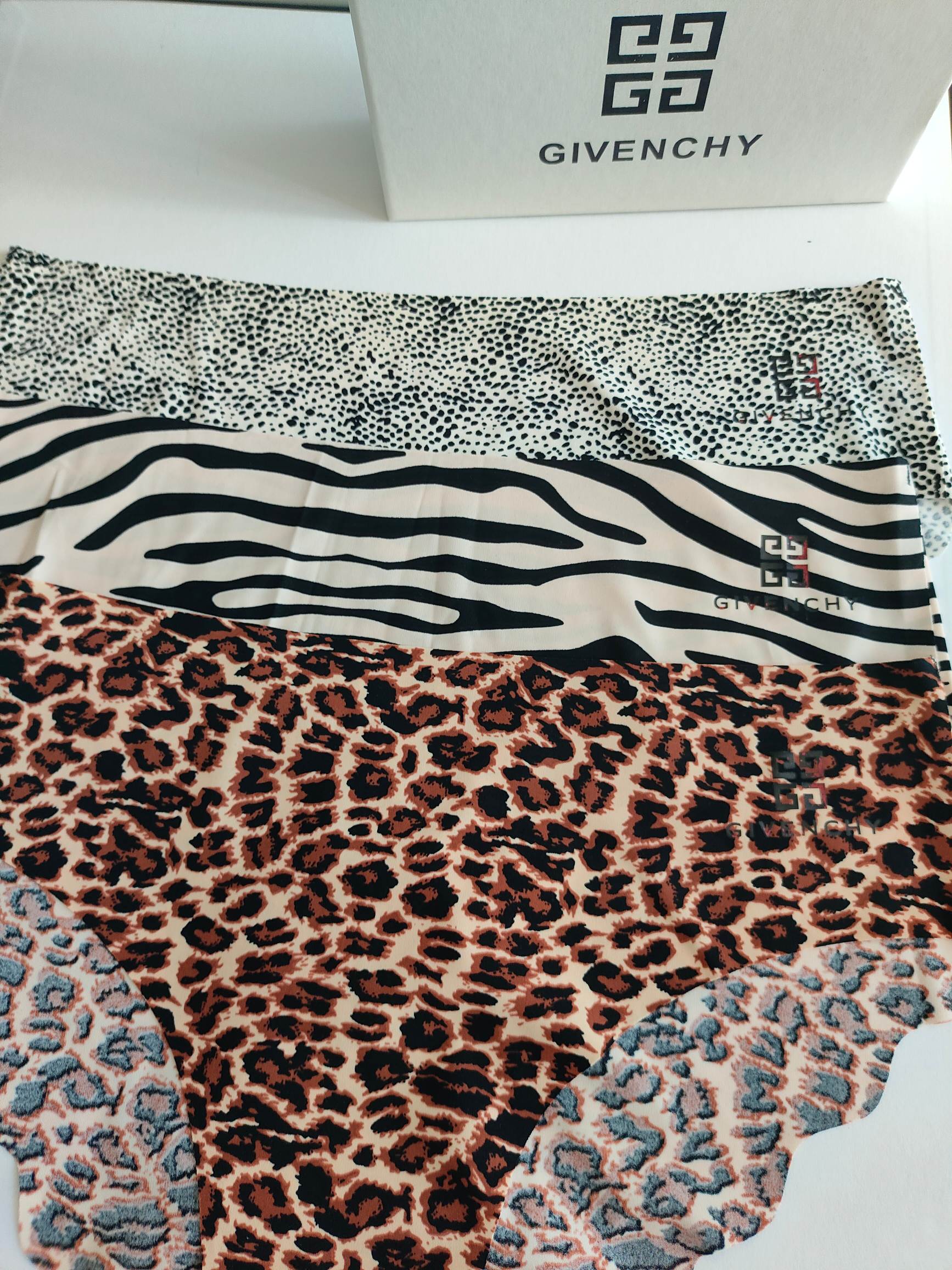 GIVENCHY 纪梵希S120-140斤M140-160斤L 160-180斤XL 180-200斤冰