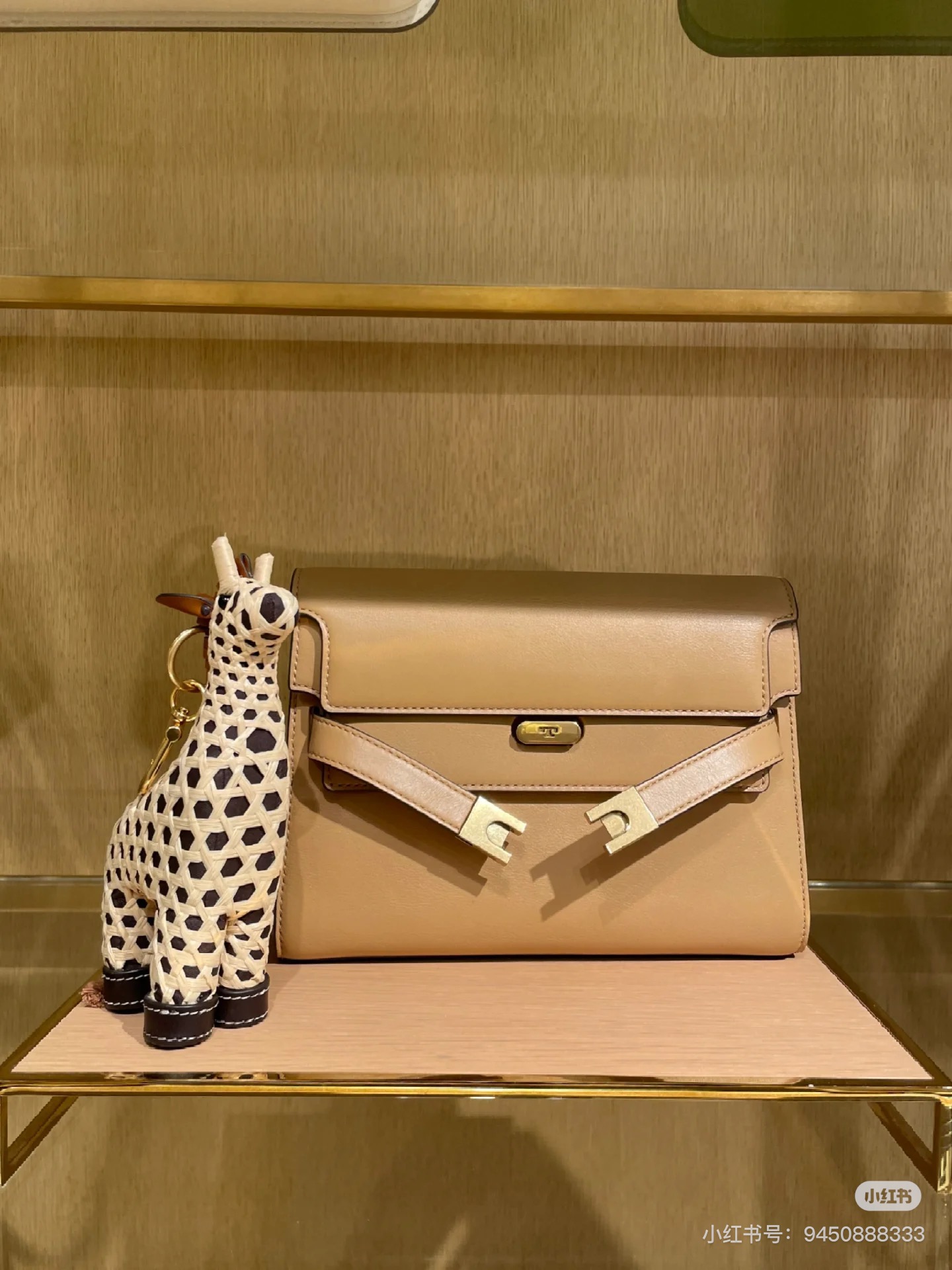 Tory Burch Tory burch重新演繹經典lee系列牛皮打造 高质感觉多种顏色配搭隨性造 包口可敞开、半系半敞、或全部扣上