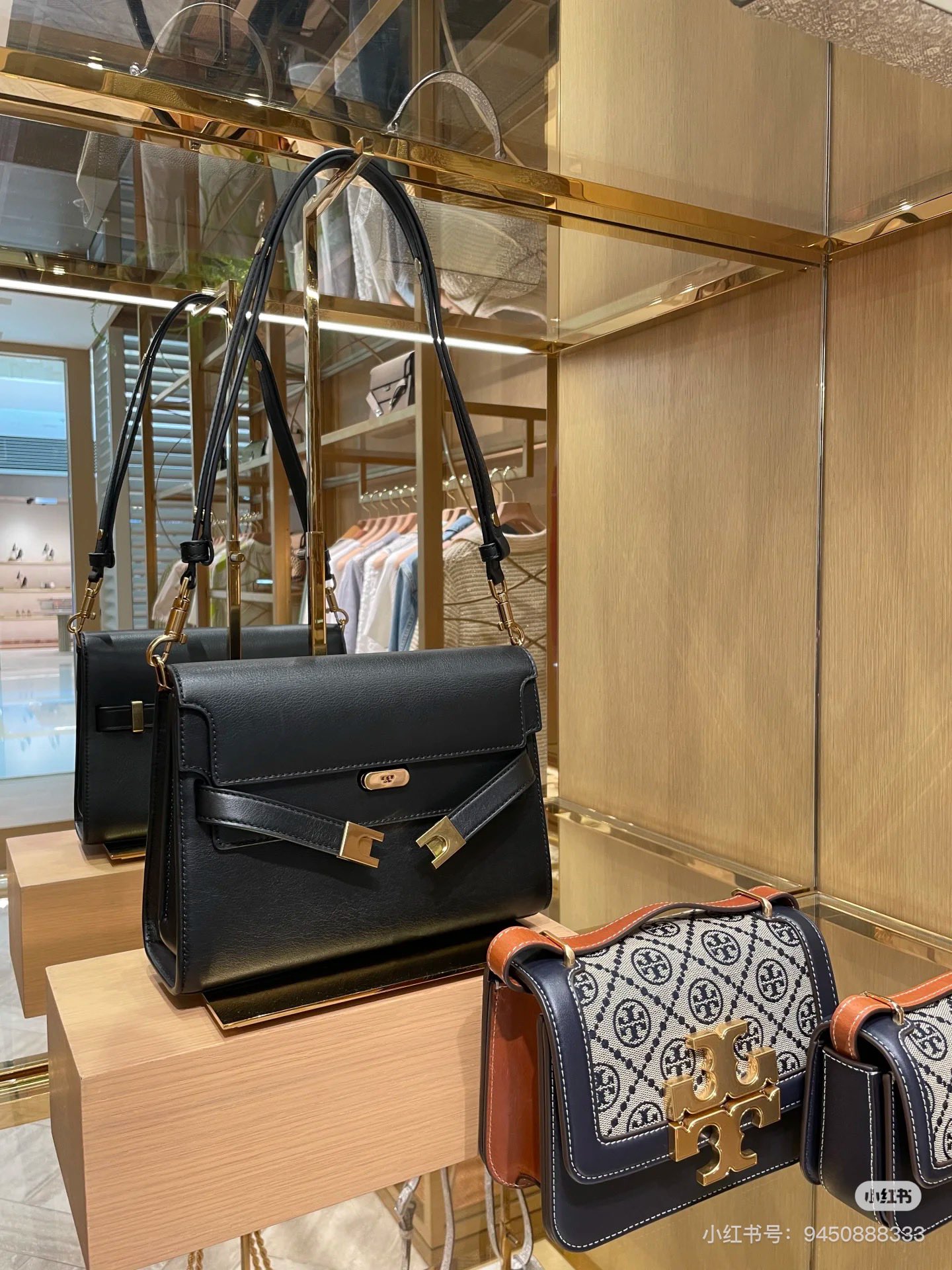 Tory Burch Tory burch重新演繹經典lee系列牛皮打造 高质感觉多种顏色配搭隨性造 包口可敞开、半系半敞、或全部扣上