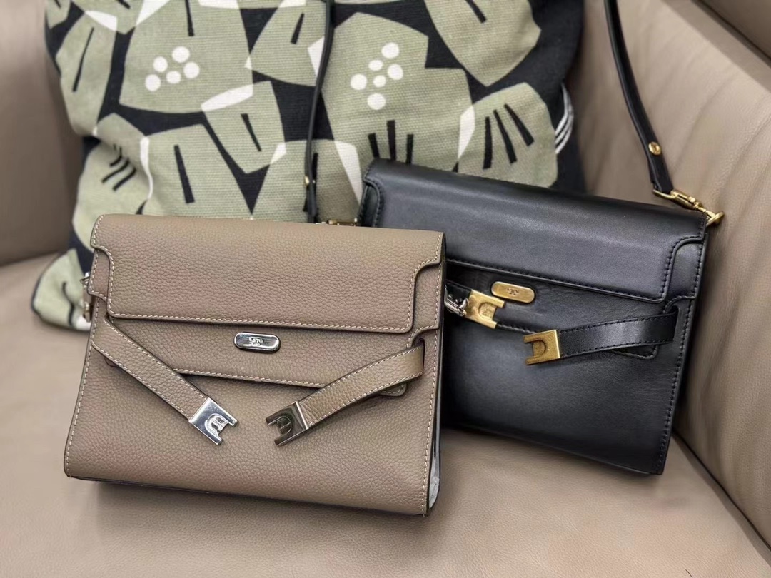 Tory Burch Tory burch重新演繹經典lee系列牛皮打造 高质感觉多种顏色配搭隨性造 包口可敞开、半系半敞、或全部扣上