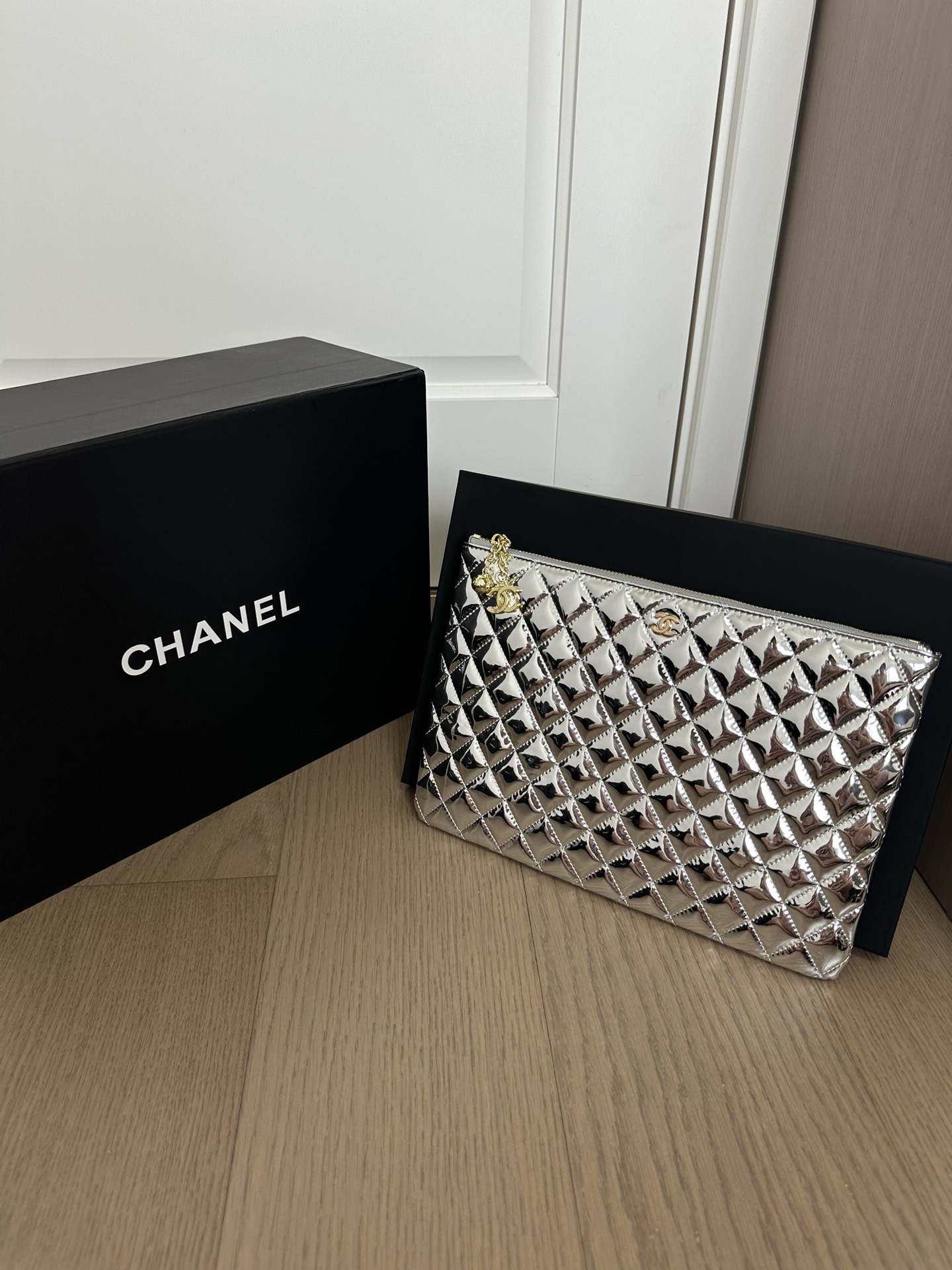 Chanel 𝘾𝙃𝘼𝙉𝙀𝙇 𝙄𝙋𝘼𝘿 手拿包