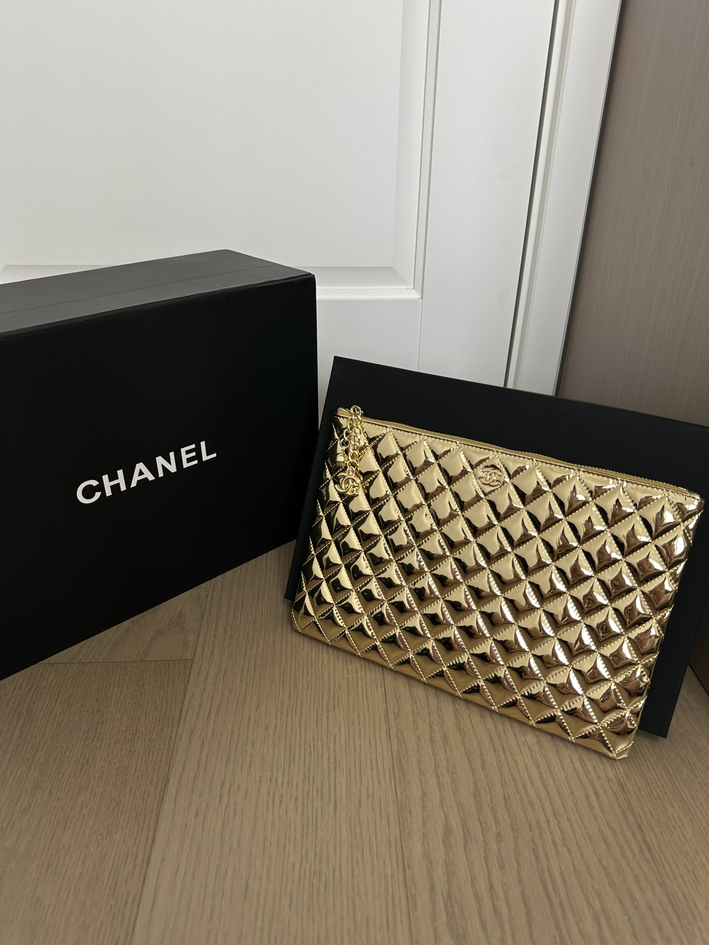 Chanel 𝘾𝙃𝘼𝙉𝙀𝙇 𝙄𝙋𝘼𝘿 手拿包