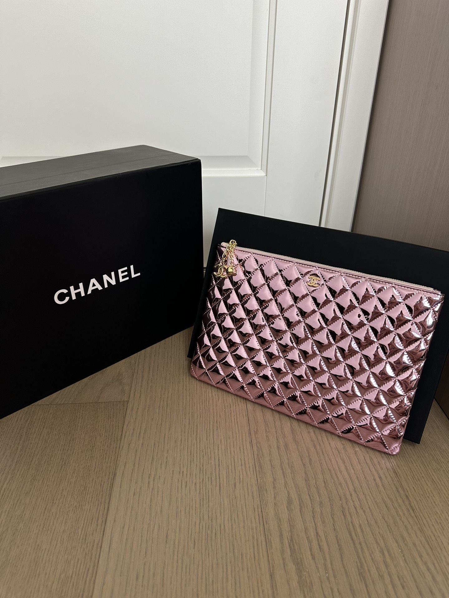 Chanel 𝘾𝙃𝘼𝙉𝙀𝙇 𝙄𝙋𝘼𝘿 手拿包