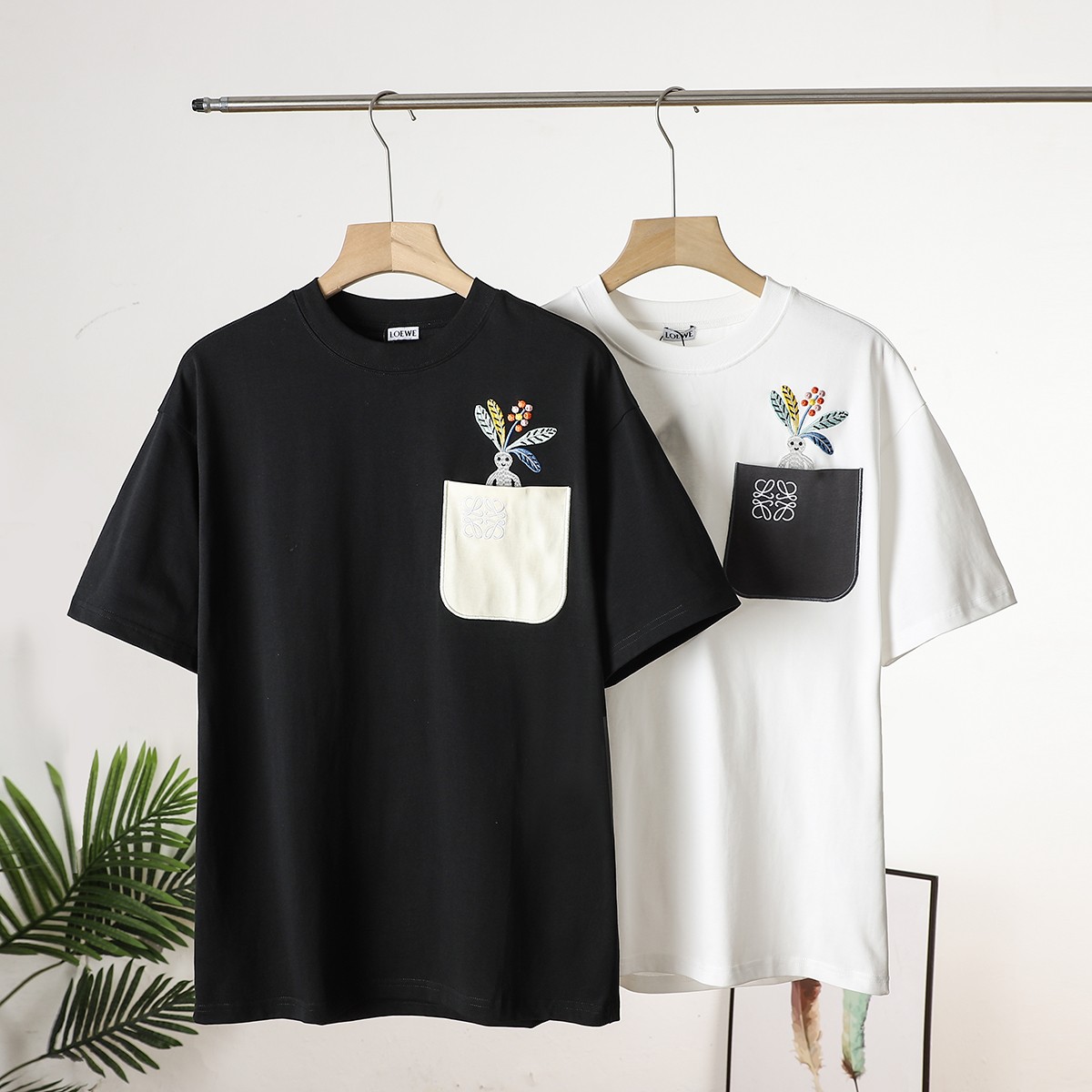 Loewe Kleidung T-Shirt Schwarz Weiß Stickerei Unisex Sommerkollektion