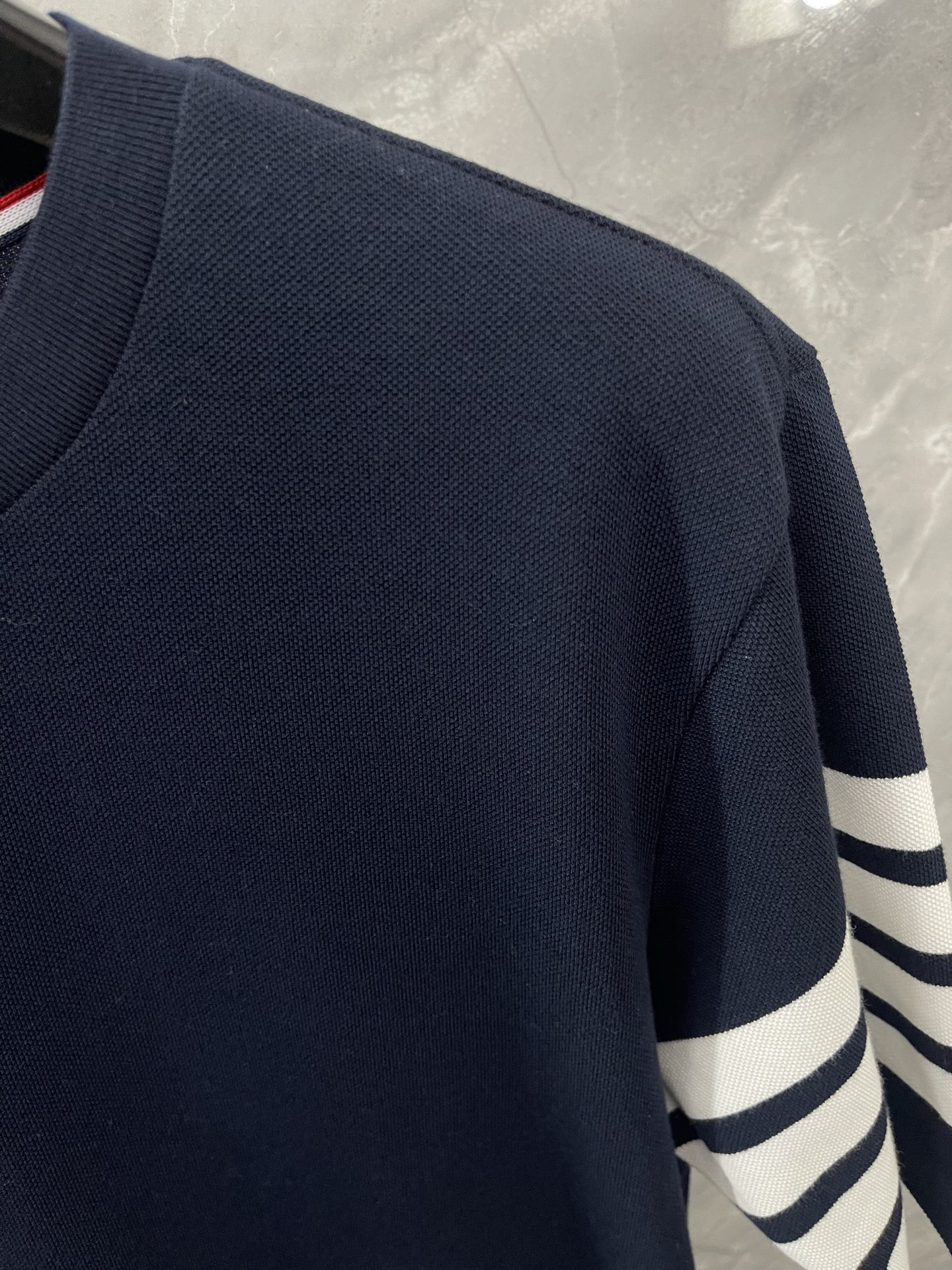 Футболка темно-синяя с полосами на рукаве Thom Browne