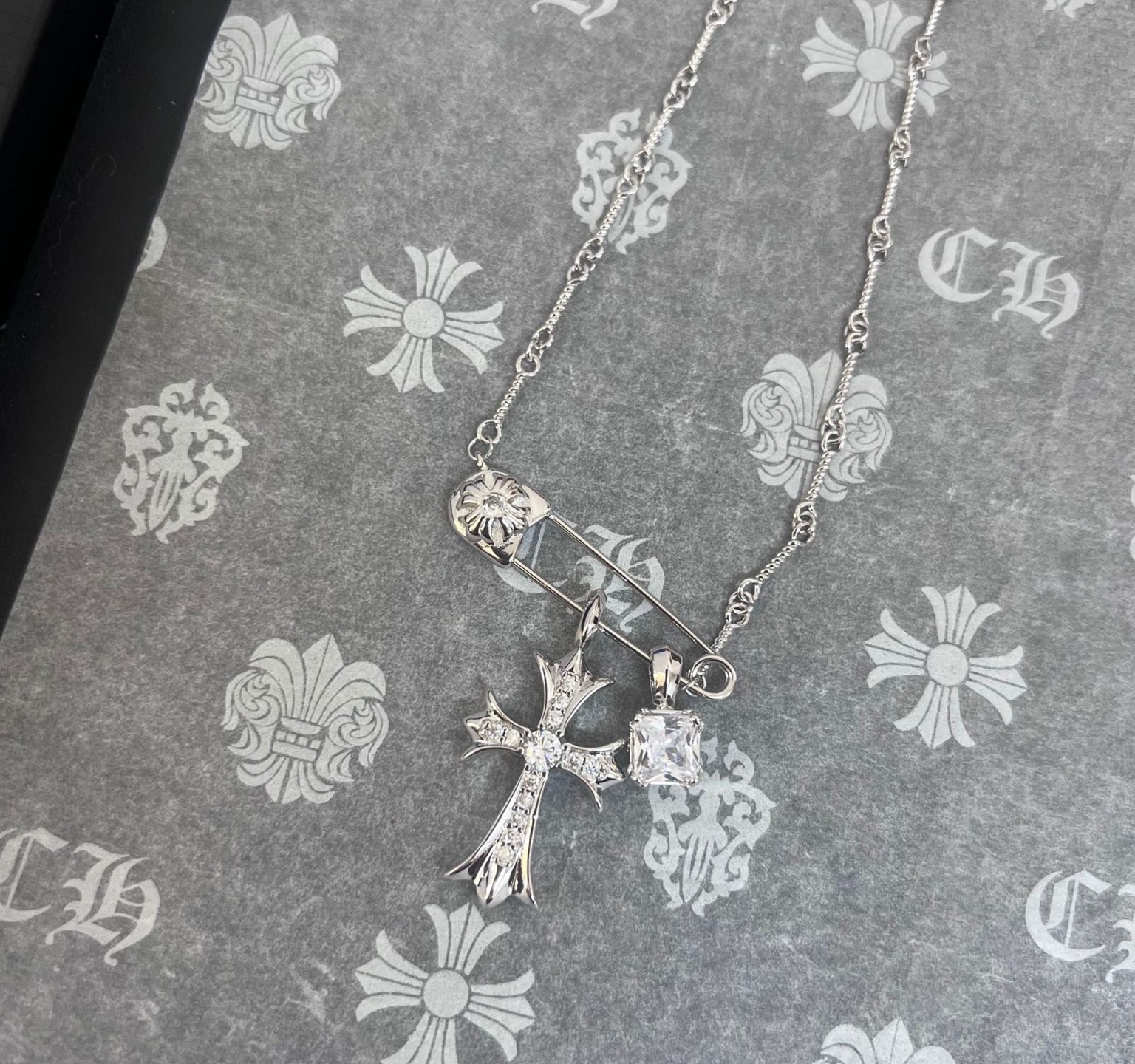 Chanel Haute Joaillerie Fine Jewelry Earrings Necklace Ring Ref.1B8DA336 4