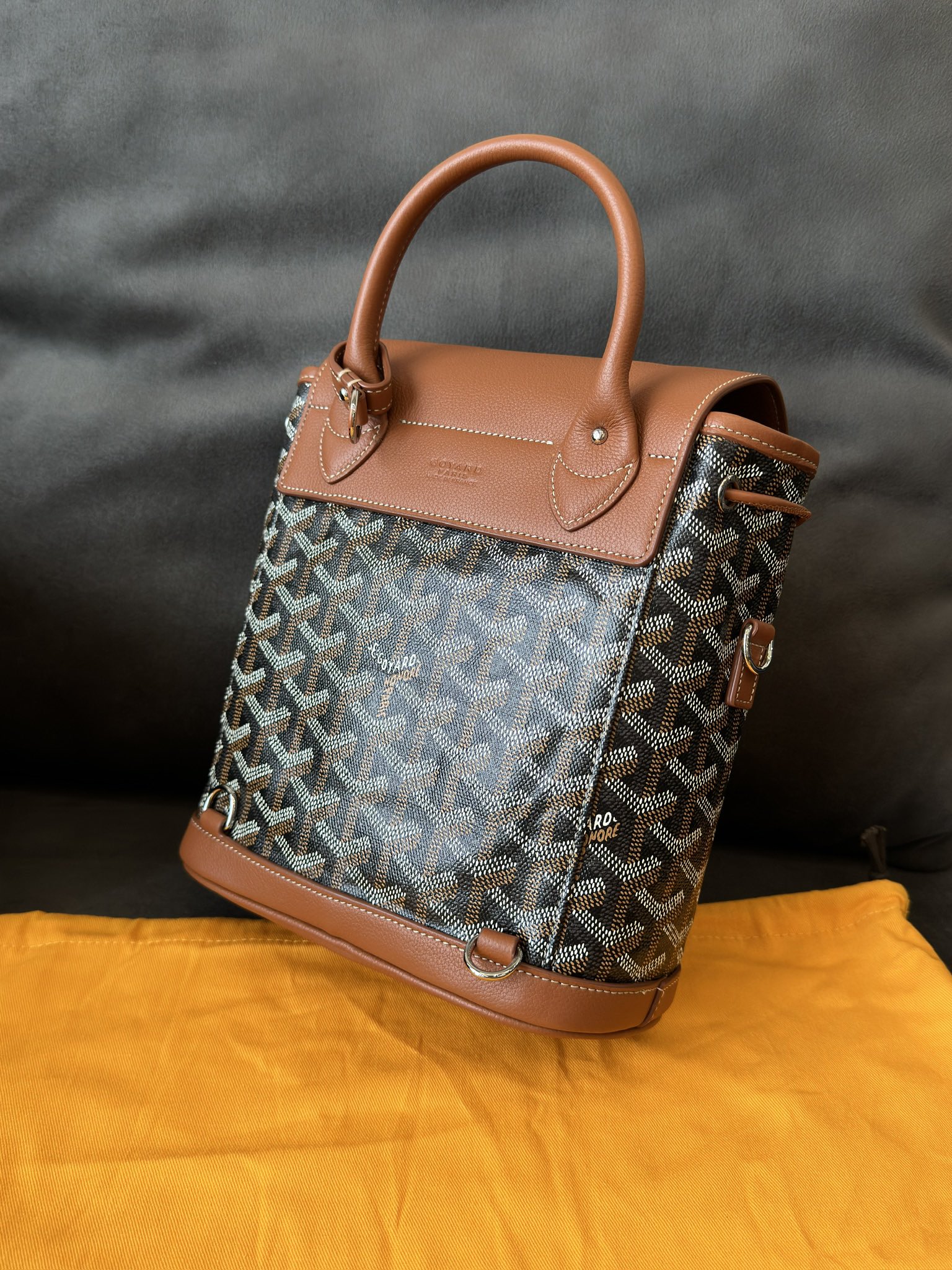 First introduced in 1892, Goyard’s signature chevron "Y" canvas pattern - Comprehensive 5