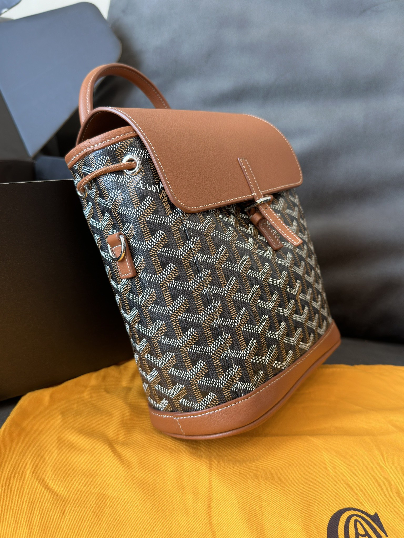 First introduced in 1892, Goyard’s signature chevron "Y" canvas pattern - Comprehensive 4