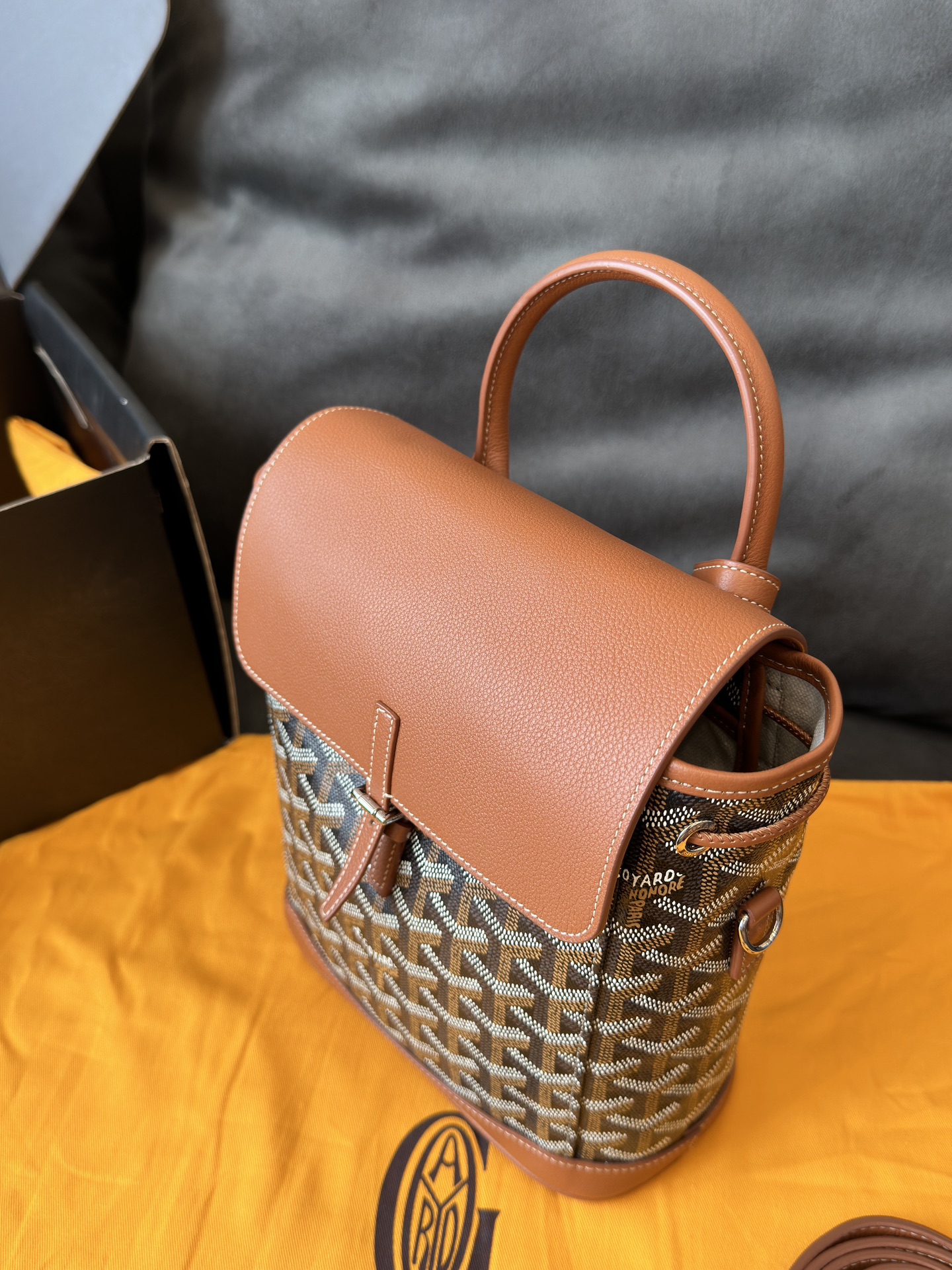 First introduced in 1892, Goyard’s signature chevron "Y" canvas pattern - Comprehensive 6