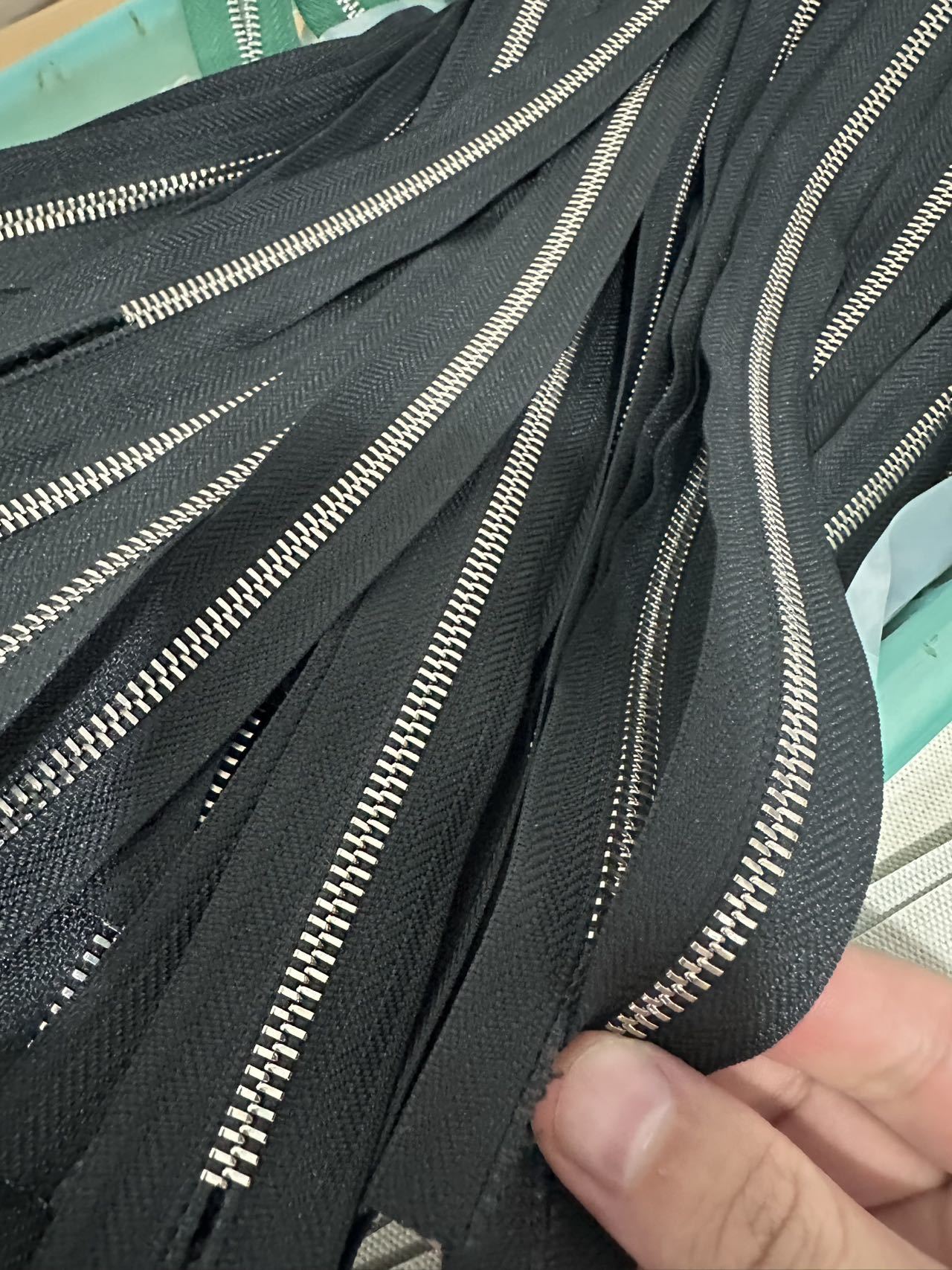 NO:894662,Complete outfit Italian-made YKK zippers, bags    Trendy department store19860909整条装 意产YKK拉链,箱包  ,accessory