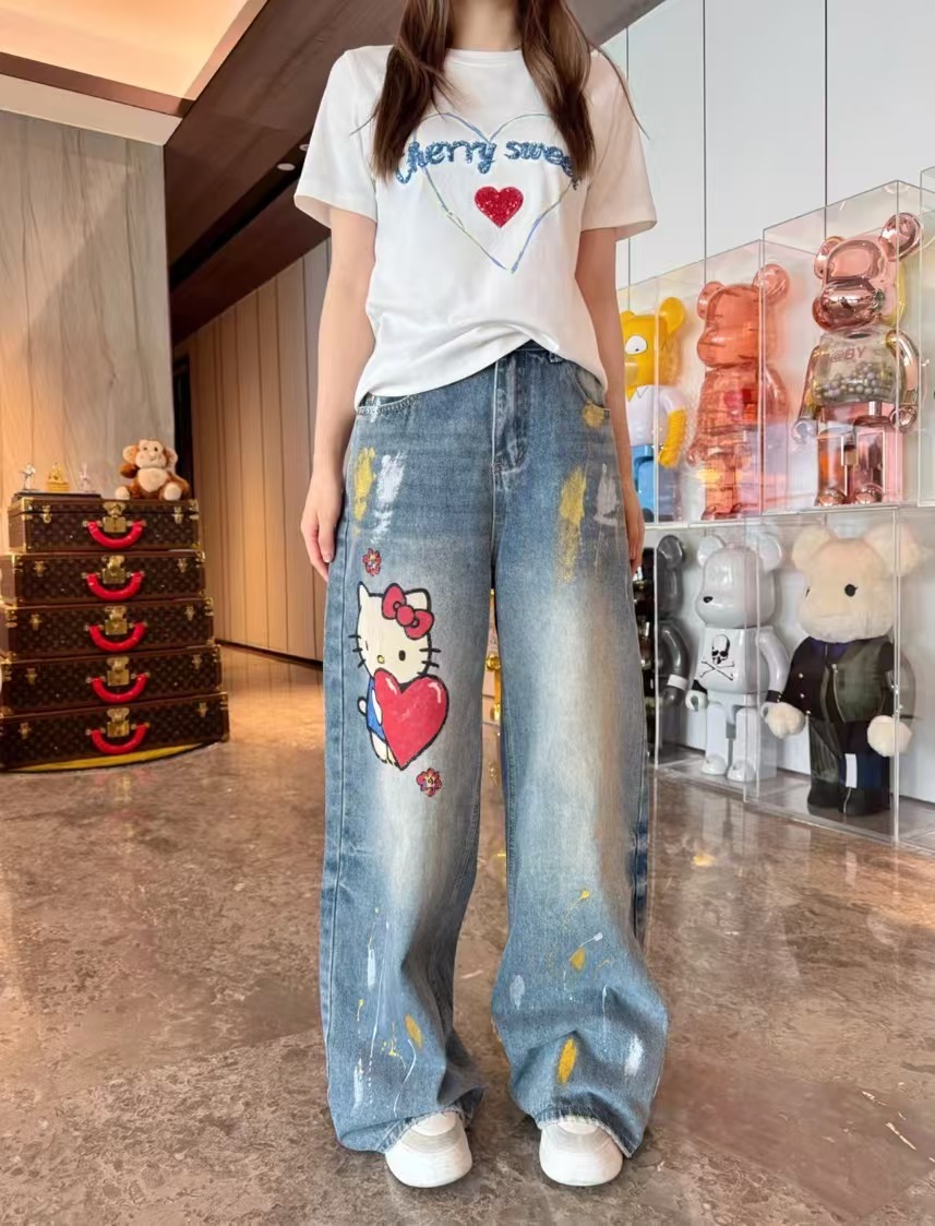 “High-Quality Women’s Suit and Vintage Graffiti Jeans: Retro Style with a Fun Twist” - 图片 2