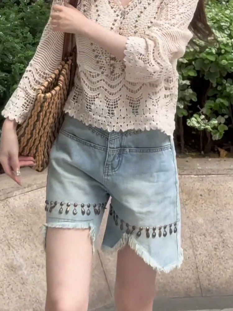 “High Quality Women’s Clothes: Sandro’s Nailed Shorts & Irregular-Side Designs” - 图片 5