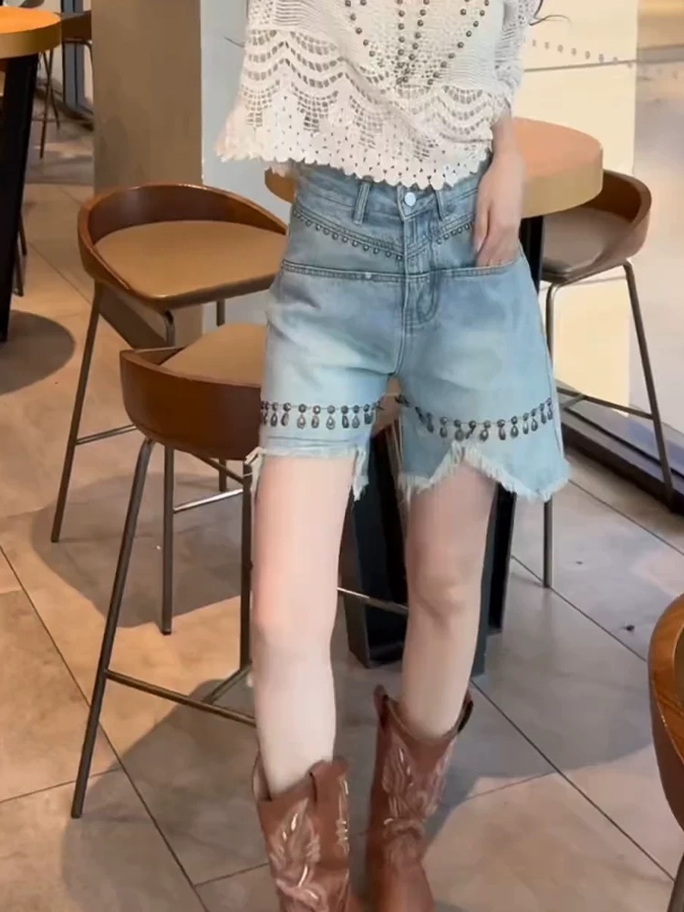 “High Quality Women’s Clothes: Sandro’s Nailed Shorts & Irregular-Side Designs” - 图片 4