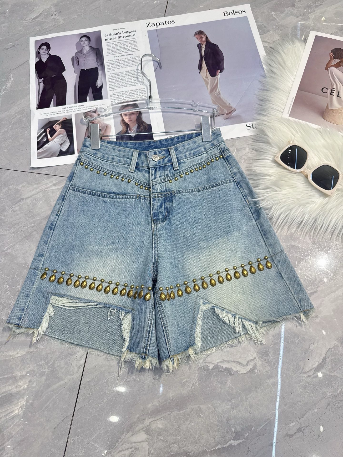 “High Quality Women’s Clothes: Sandro’s Nailed Shorts & Irregular-Side Designs” - 图片 6