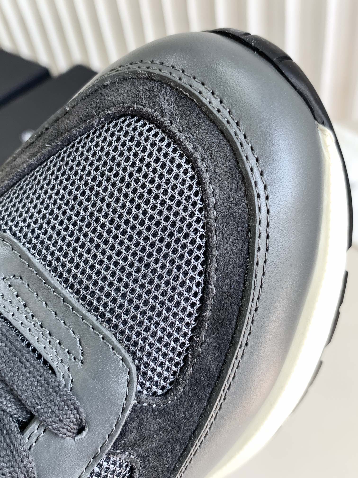 NO:275063,Perfect shoe last, smooth and natural lines, splicing design, exquisite and unique craftsmanship, absolutely created by the original craftsmanship!  ,19860909完美鞋楦 线条流畅自然 拼接设计 工艺精湛独特 绝对是原厂匠心打造！,,Men's shoes