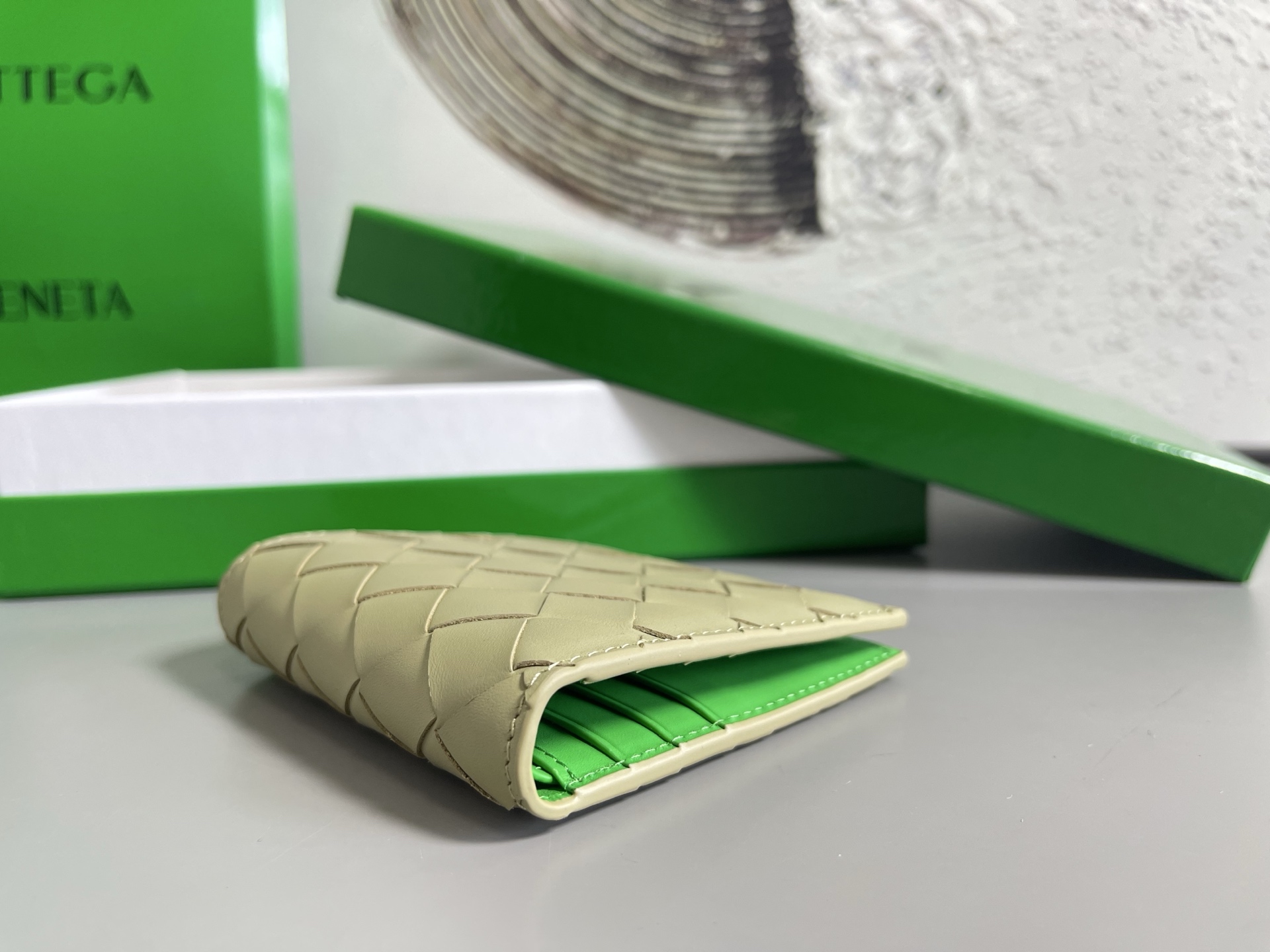Top batch Bv two-fold vertical version short clip wallet 749400 is a wallet that can be used not only as a wallet but also as a card holder photo 5